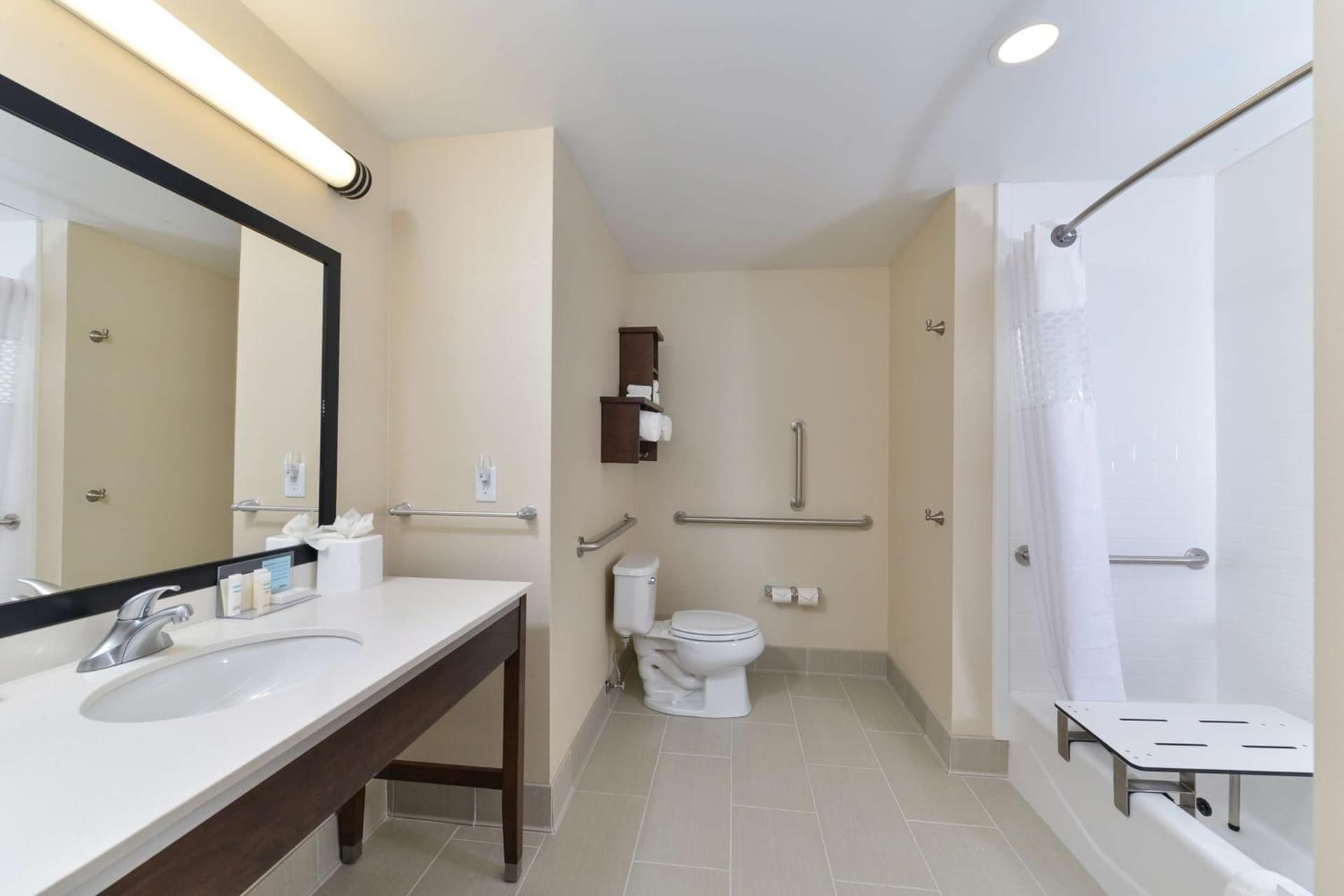 Hampton Inn & Suites Des Moines Downtown gallery photo in Des Moines, IA — image 41