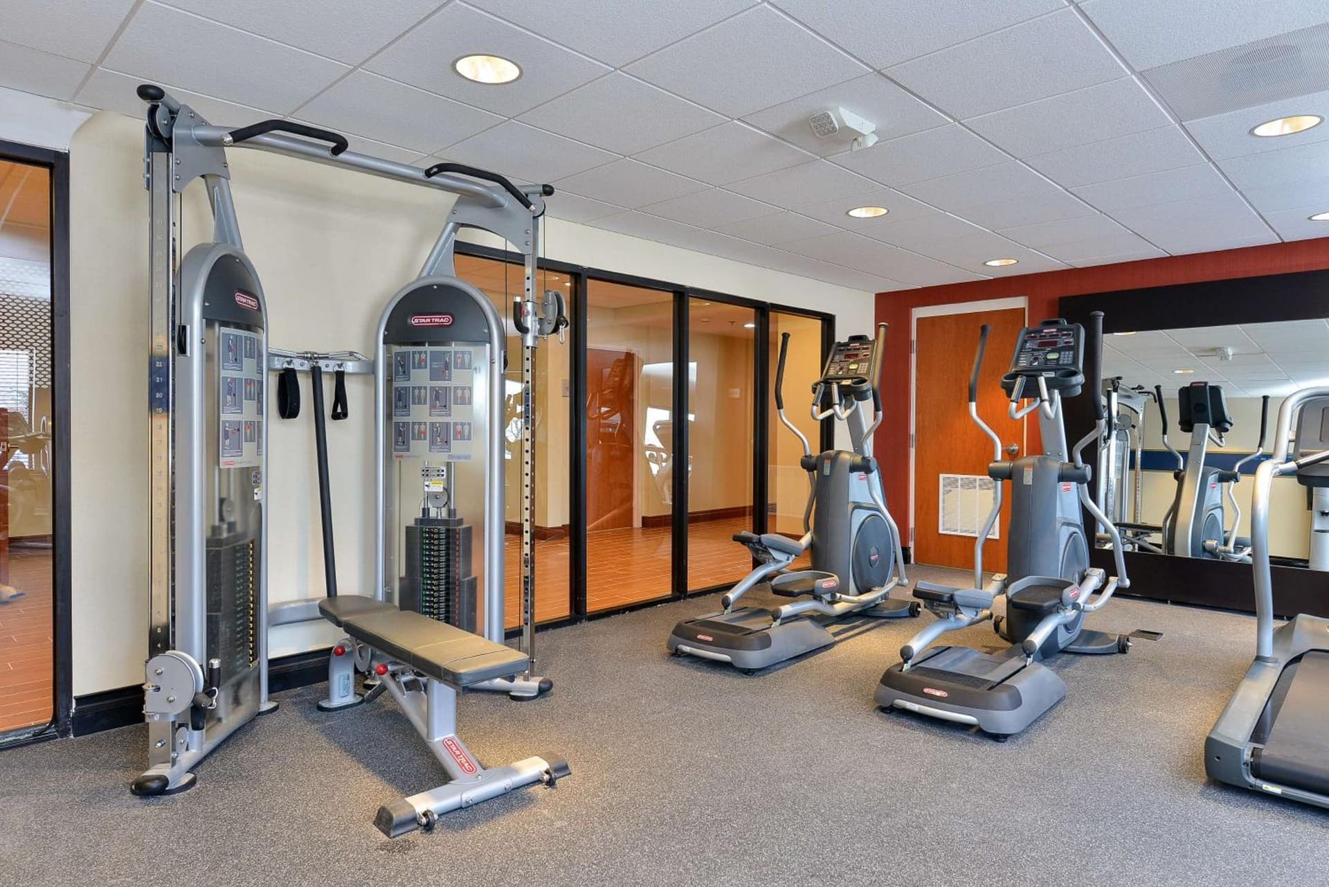 Hampton Inn Detroit/Auburn Hills South property views in Auburn Hills, MI — gallery photo 3