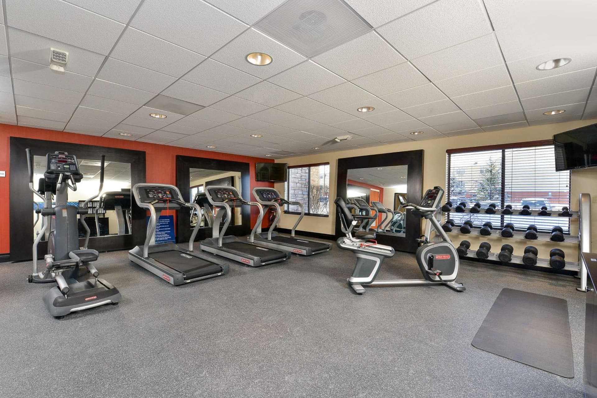 Hampton Inn Detroit/Auburn Hills South interior in Auburn Hills, MI — gallery photo 2