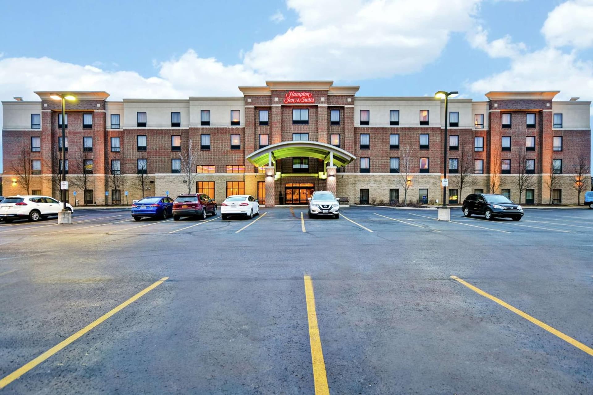Hampton Inn & Suites Detroit-Canton interior in Canton — gallery photo 2