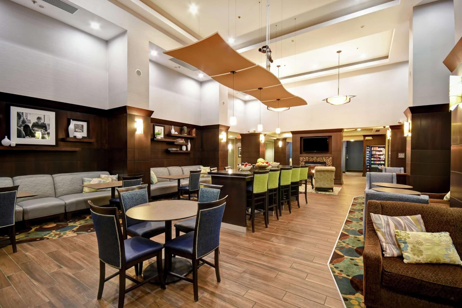 Hampton Inn & Suites Detroit-Canton gallery photo in Canton — image 14