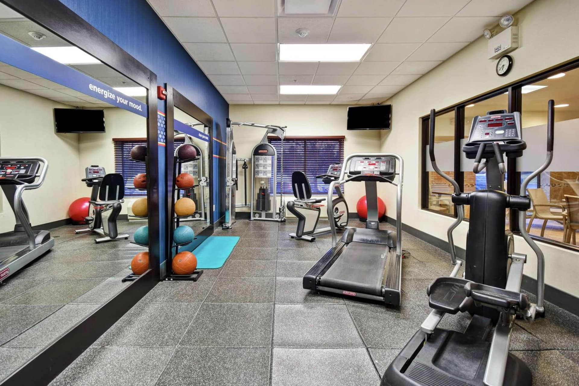 Hampton Inn & Suites Detroit-Canton gallery photo in Canton — image 13
