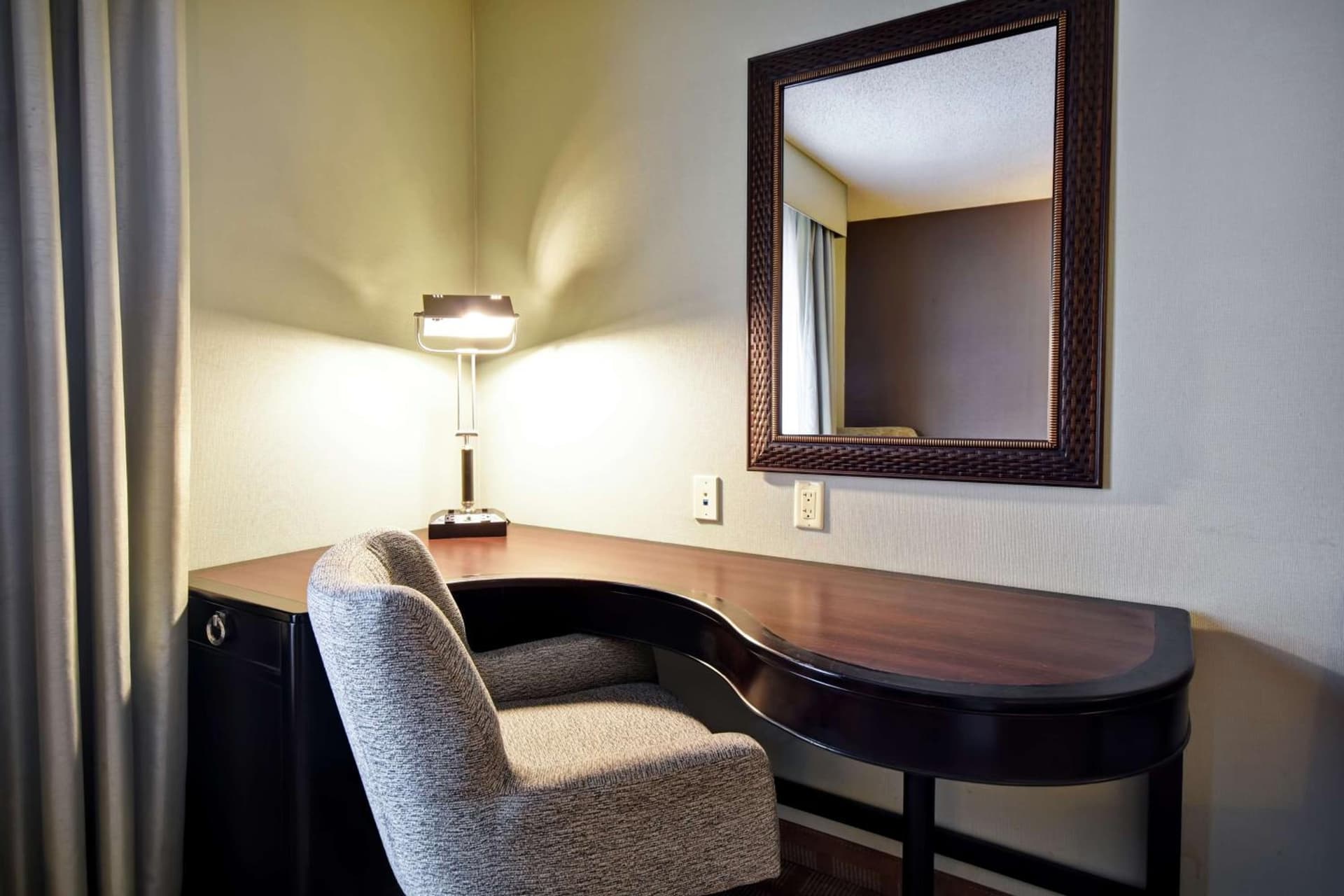 Hampton Inn & Suites Detroit-Canton gallery photo in Canton — image 23