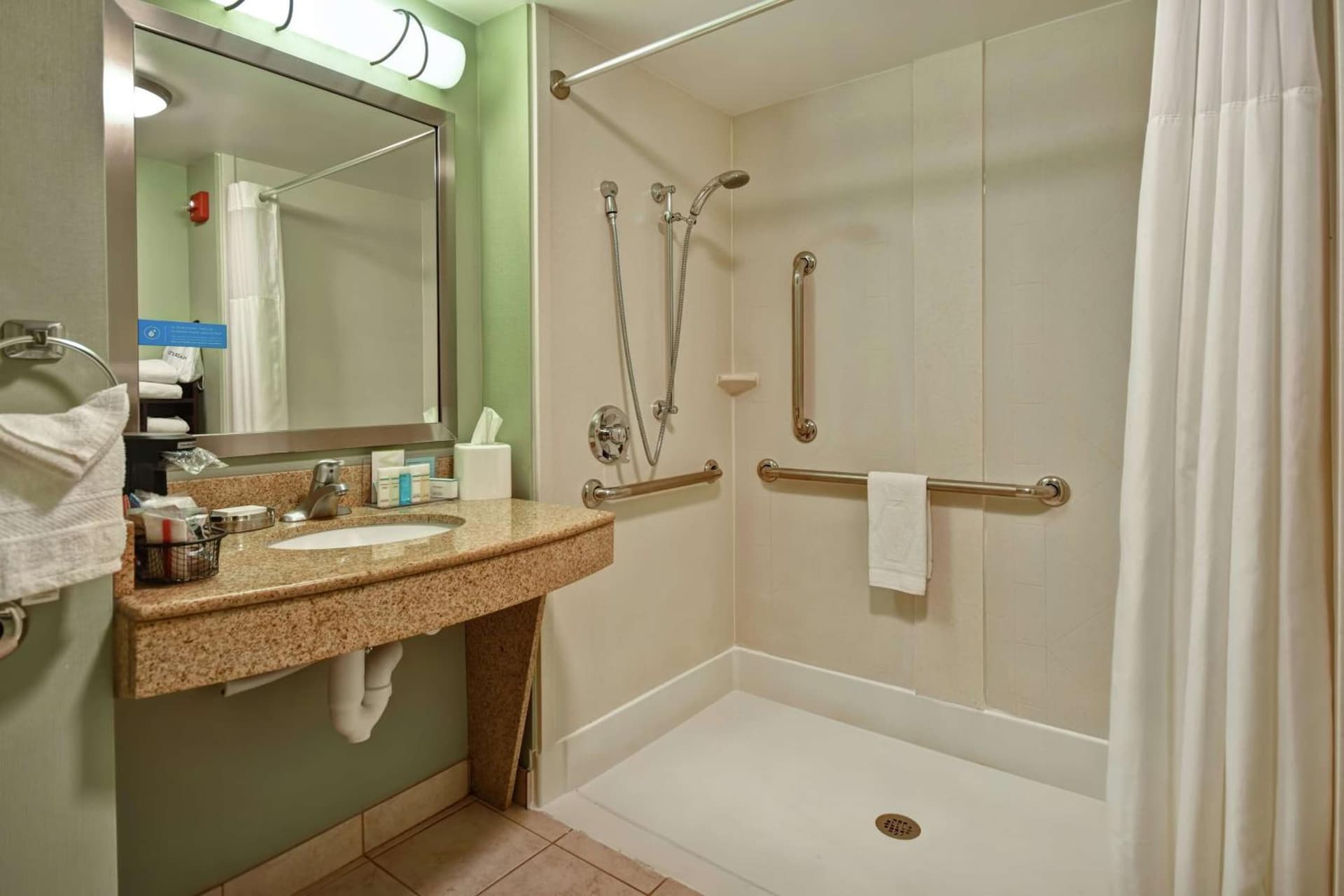 Hampton Inn & Suites Detroit-Canton gallery photo in Canton — image 60