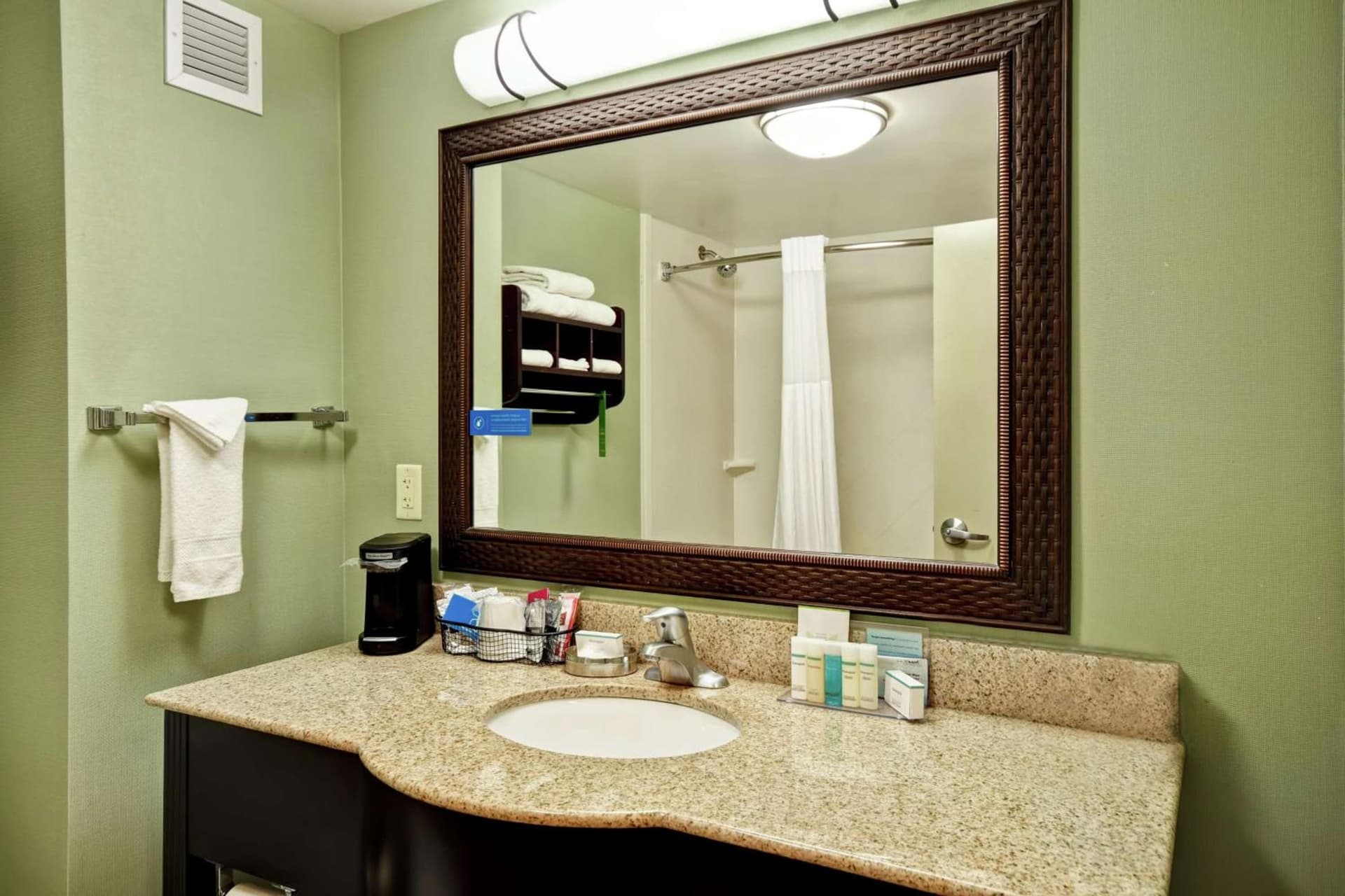 Hampton Inn & Suites Detroit-Canton gallery photo in Canton — image 50