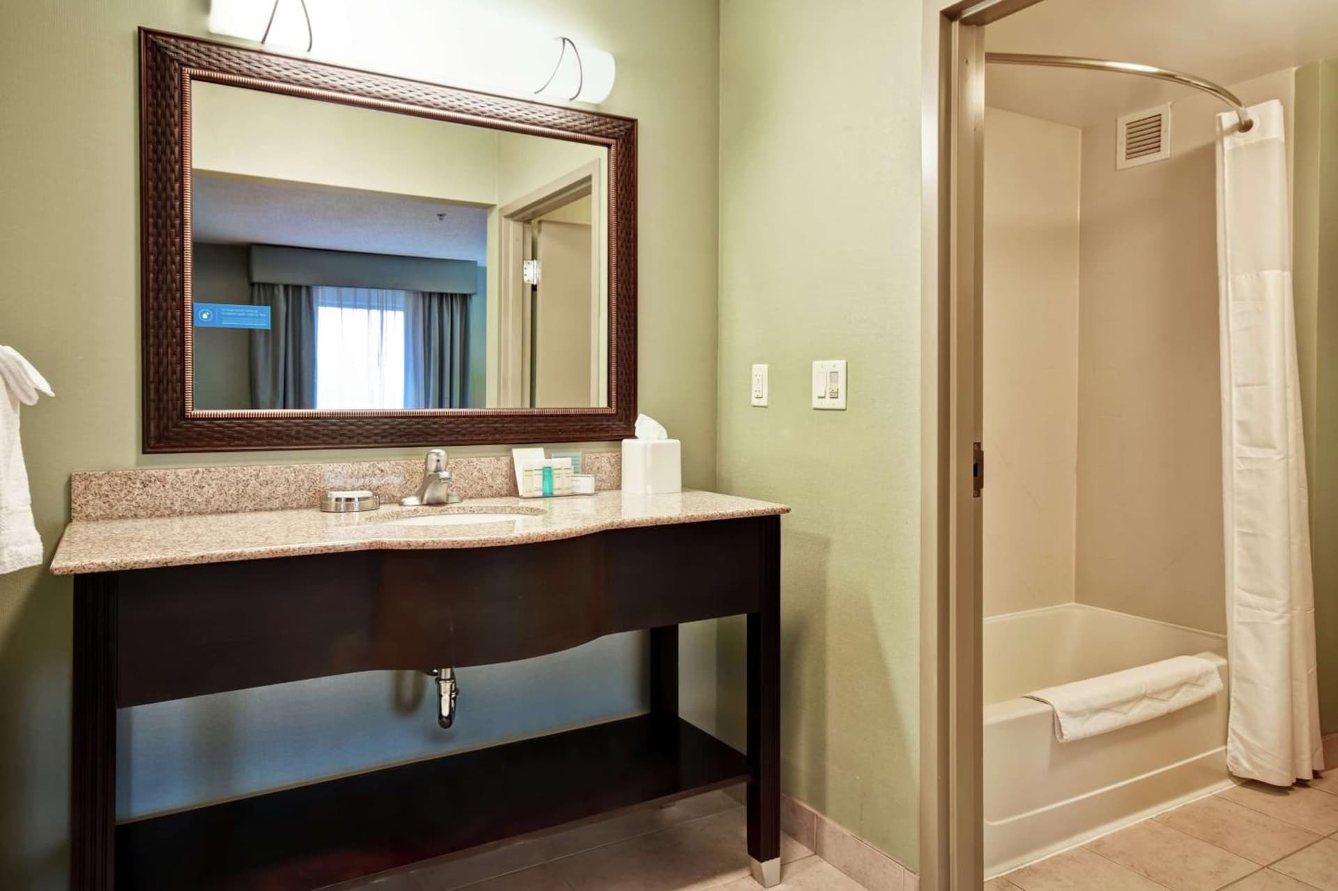 Hampton Inn & Suites Detroit-Canton gallery photo in Canton — image 80