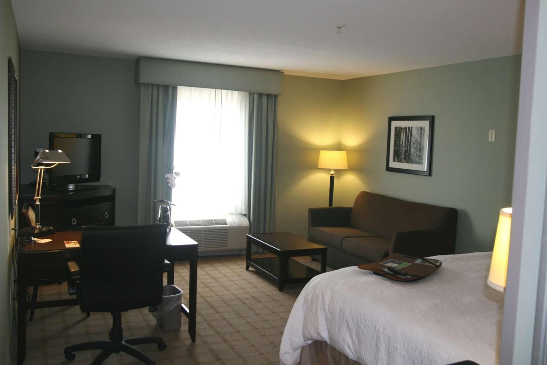 Hampton Inn & Suites Detroit-Canton gallery photo in Canton — image 10