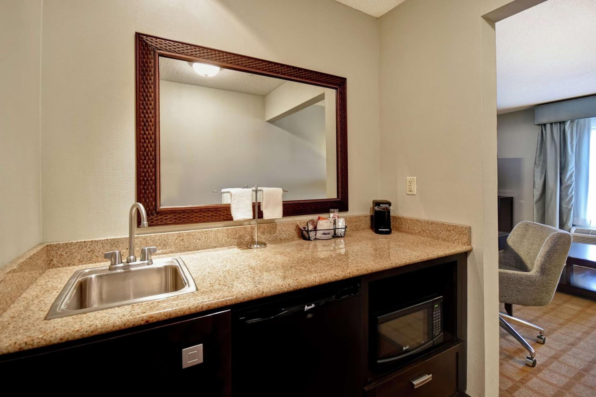 Hampton Inn & Suites Detroit-Canton property views in Canton — gallery photo 3