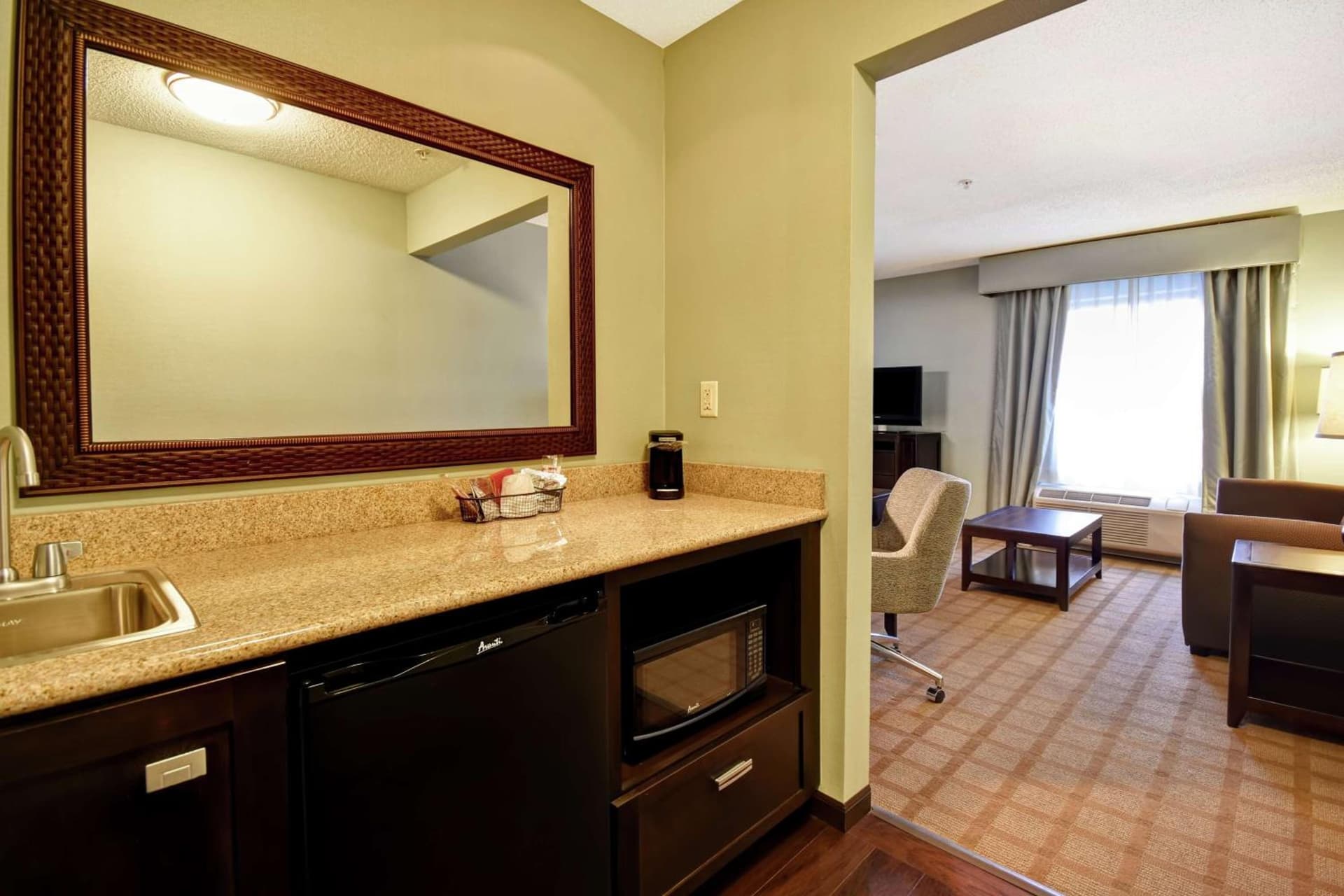 Hampton Inn & Suites Detroit-Canton gallery photo in Canton — image 24