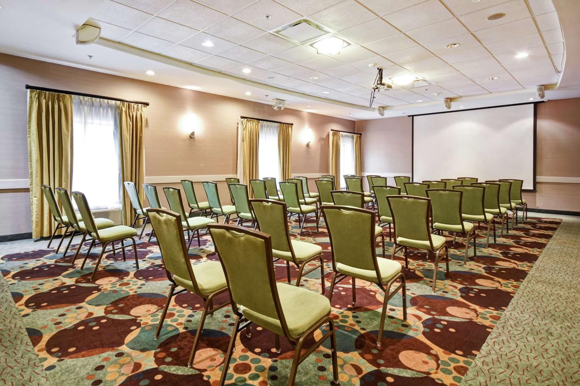 Hampton Inn & Suites Detroit-Canton gallery photo in Canton — image 5