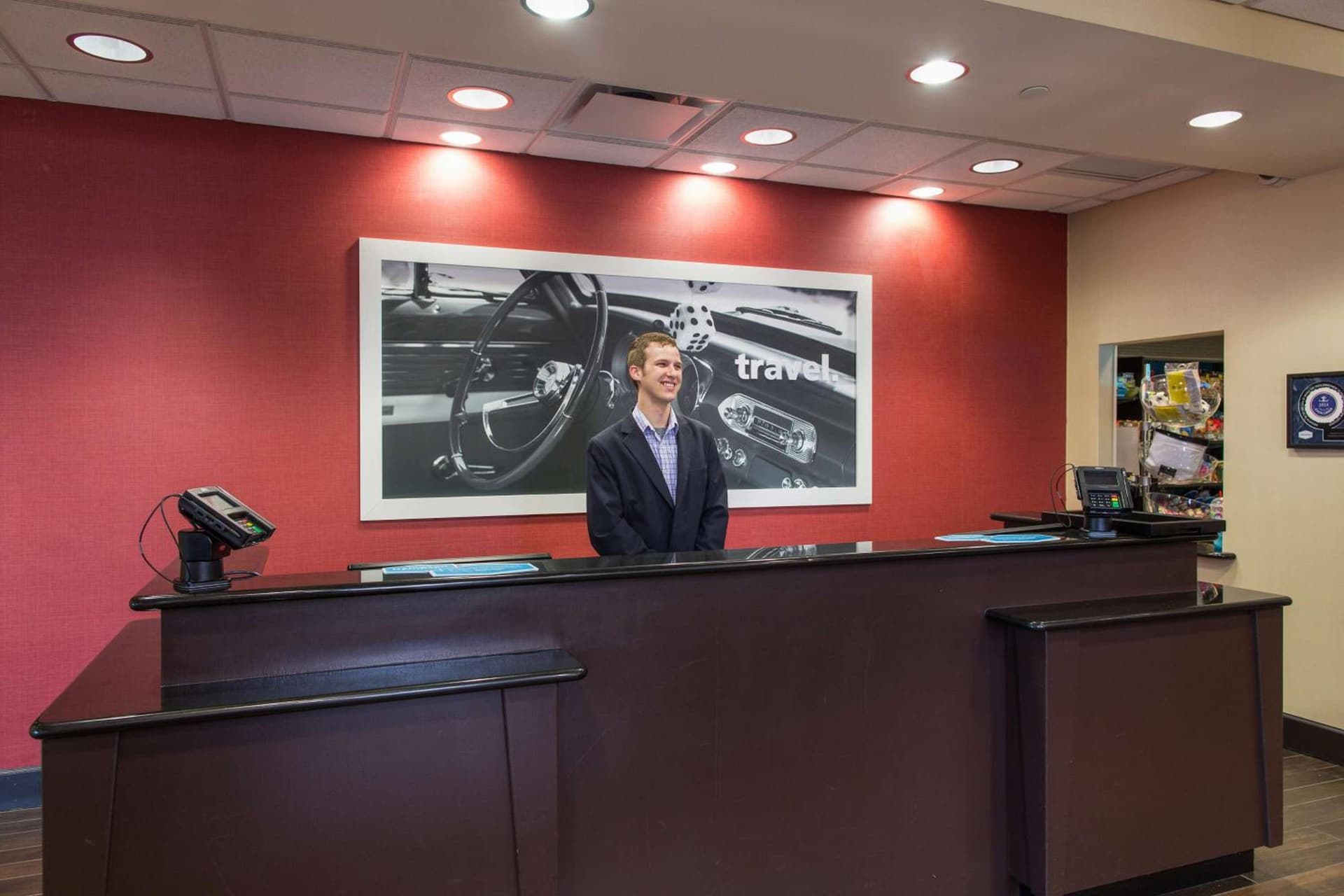 Hampton Inn & Suites Detroit/Airport Romulus interior in Romulus, MI — gallery photo 2