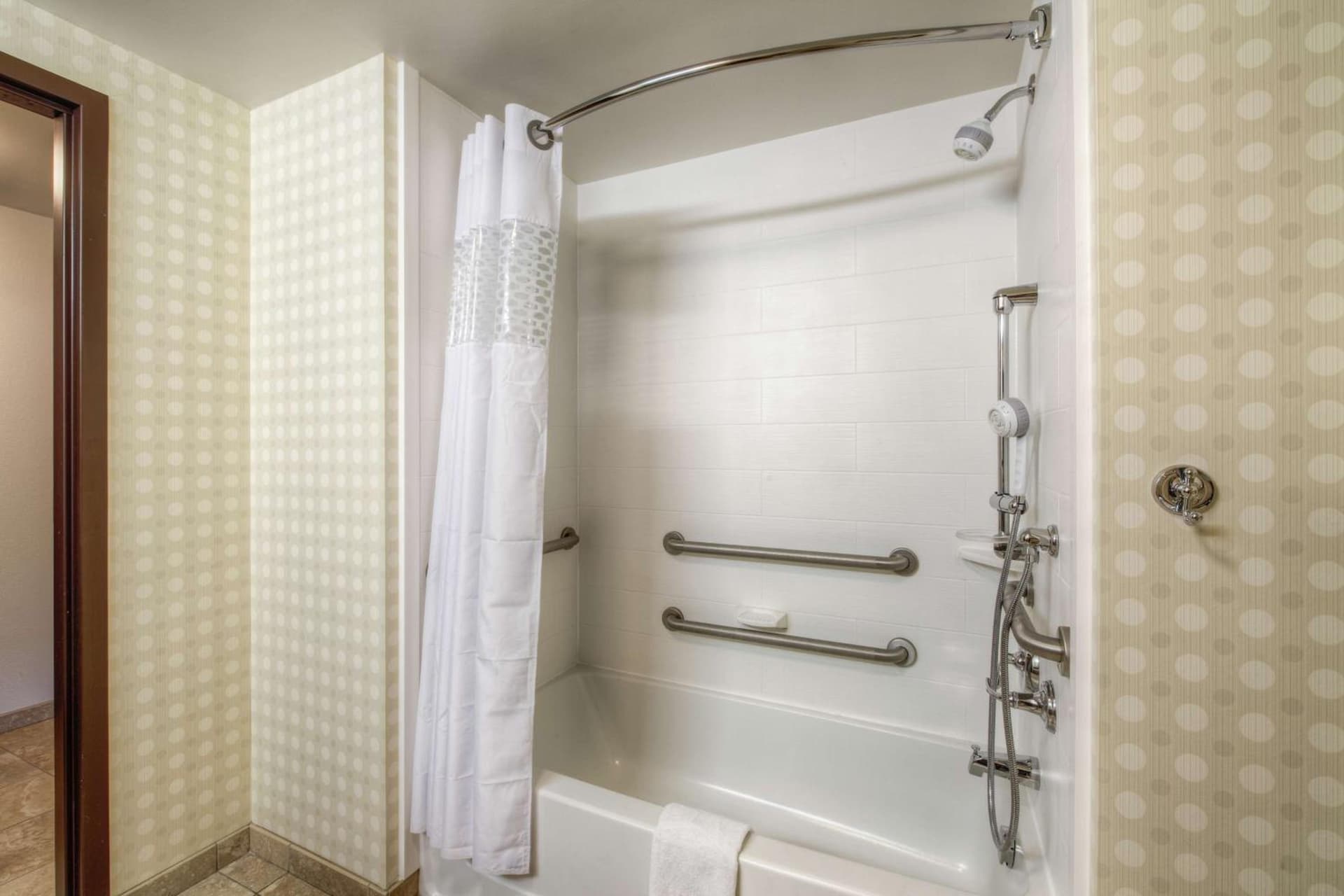 Hampton Inn & Suites Detroit/Airport Romulus gallery photo in Romulus, MI — image 49