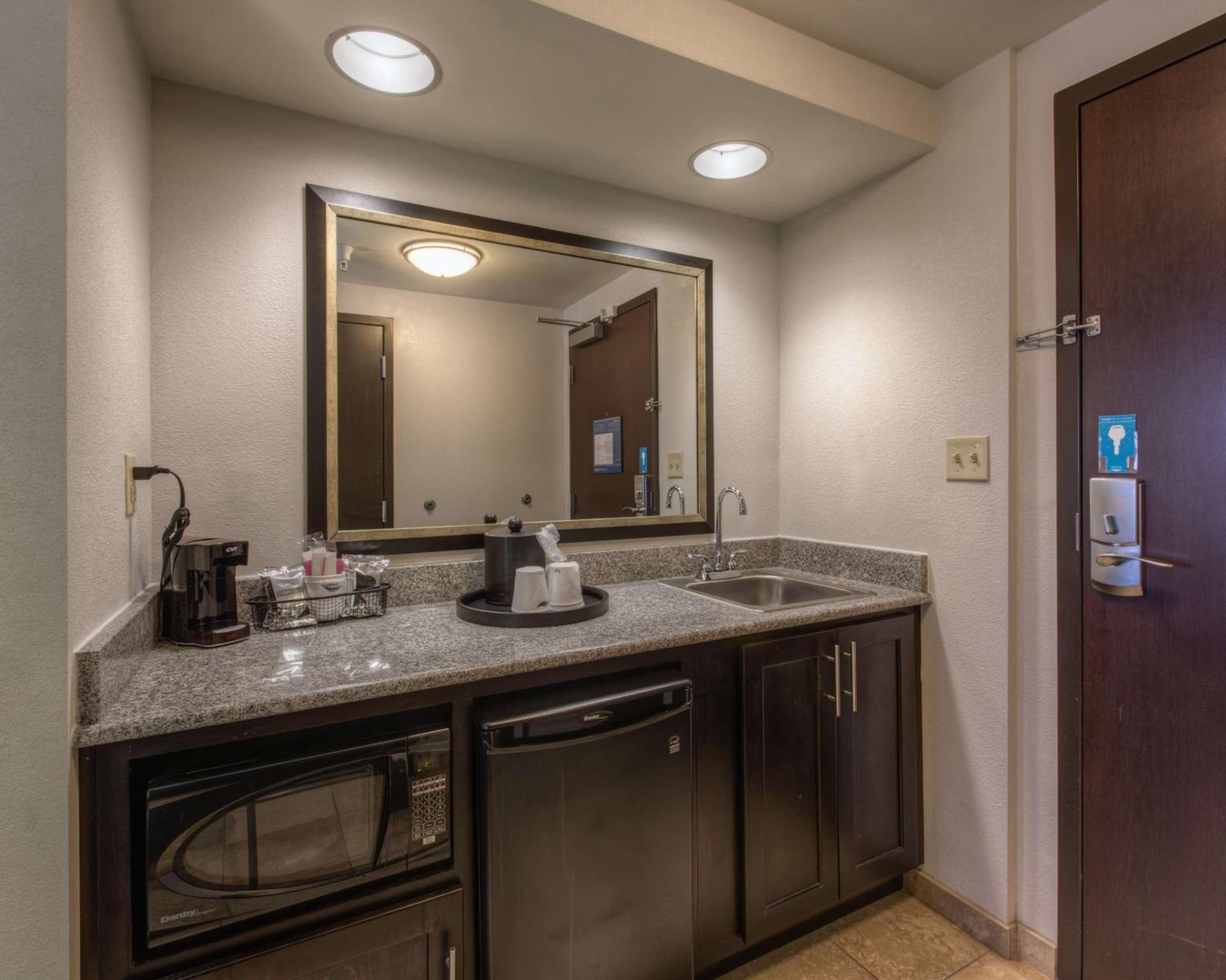 Hampton Inn & Suites Detroit/Airport Romulus gallery photo in Romulus, MI — image 5