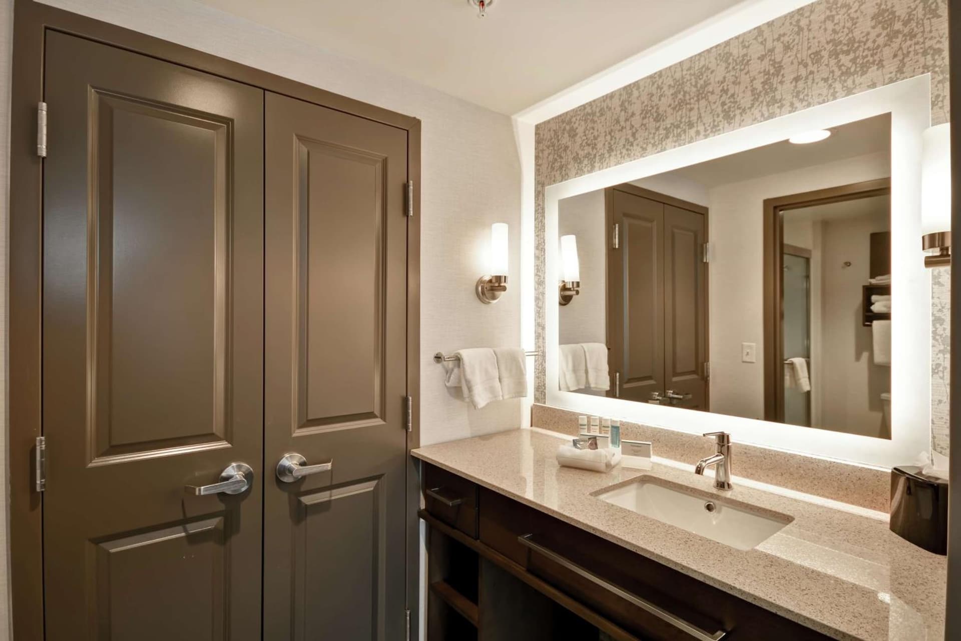 Homewood Suites By Hilton Warren Detroit gallery photo in Warren, MI — image 50