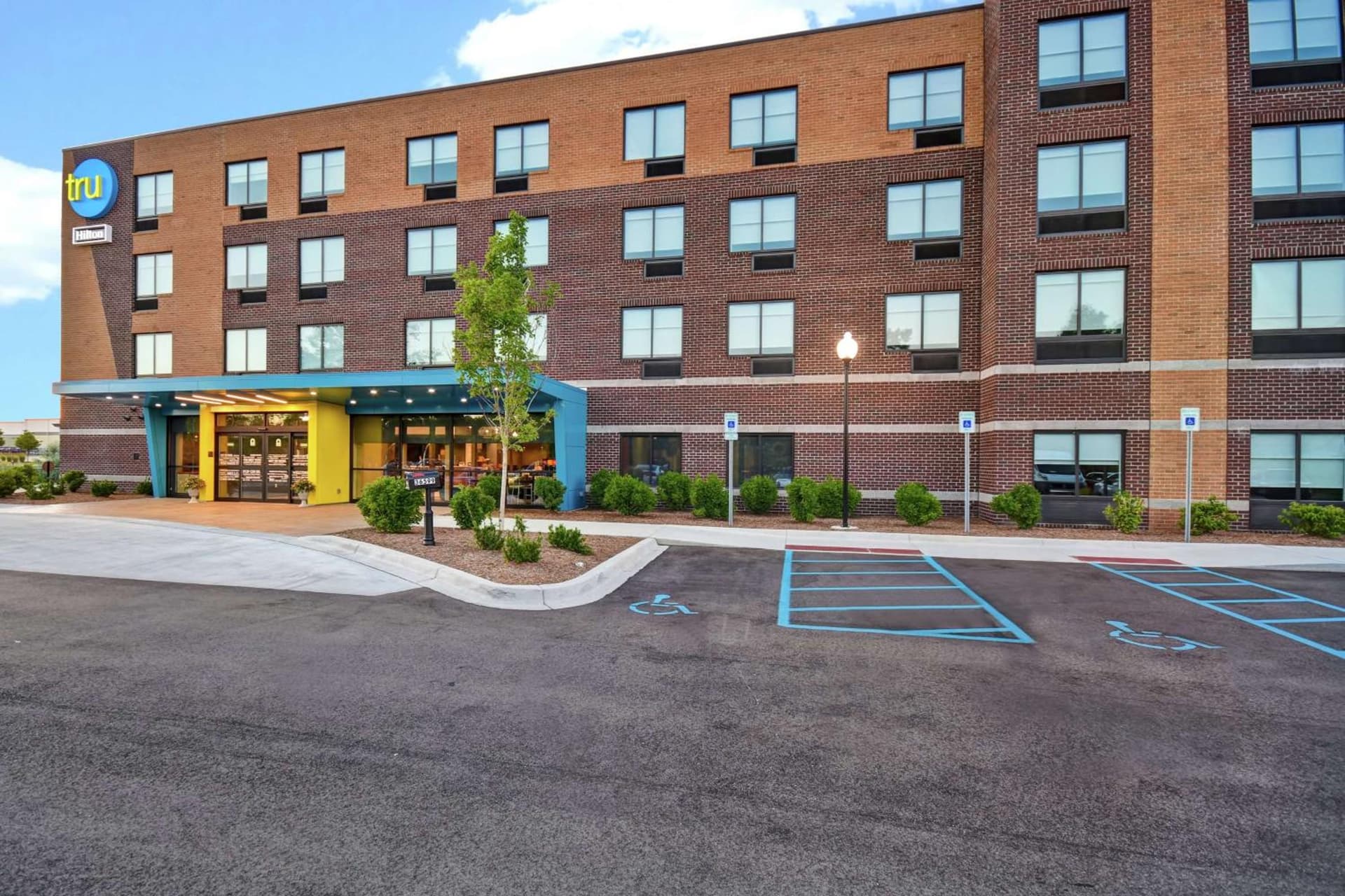 Tru By Hilton Sterling Heights Detroit property views in Sterling Heights, MI — gallery photo 3
