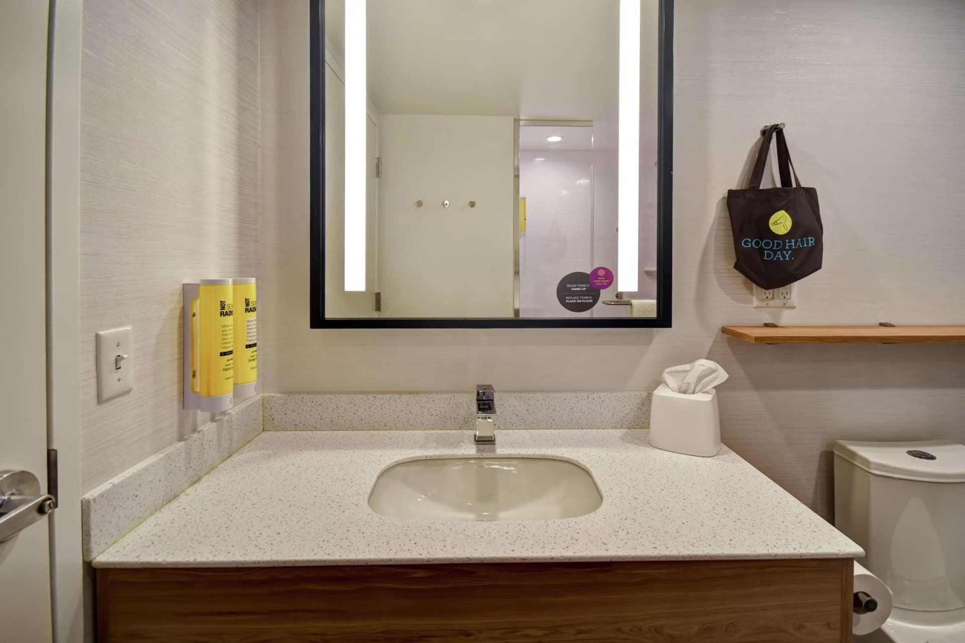 Tru By Hilton Sterling Heights Detroit interior in Sterling Heights, MI — gallery photo 2