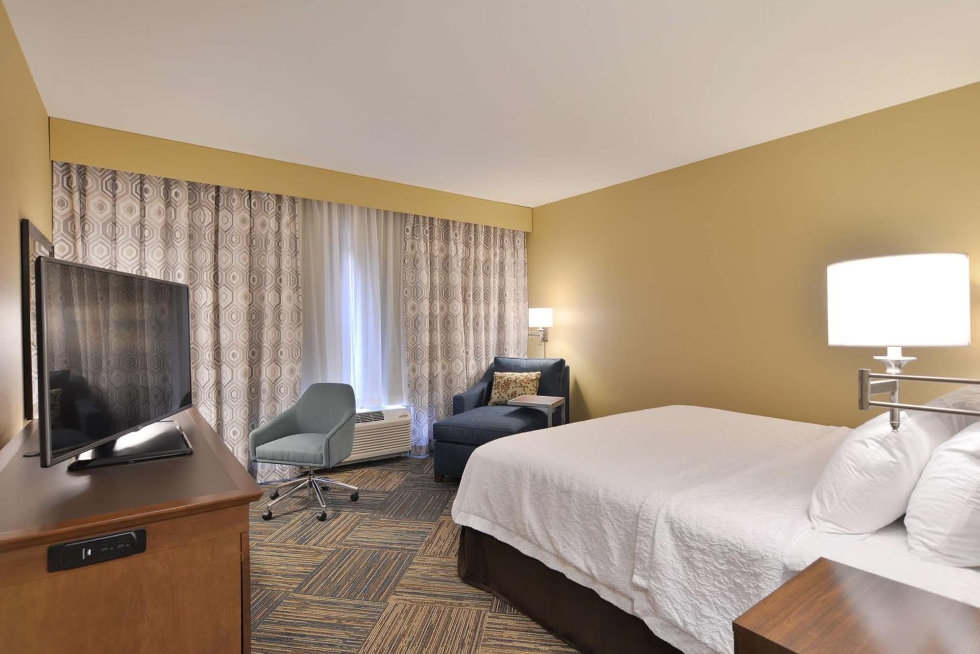 Hampton Inn & Suites Chippewa Falls gallery photo in Chippewa Falls, WI — image 25