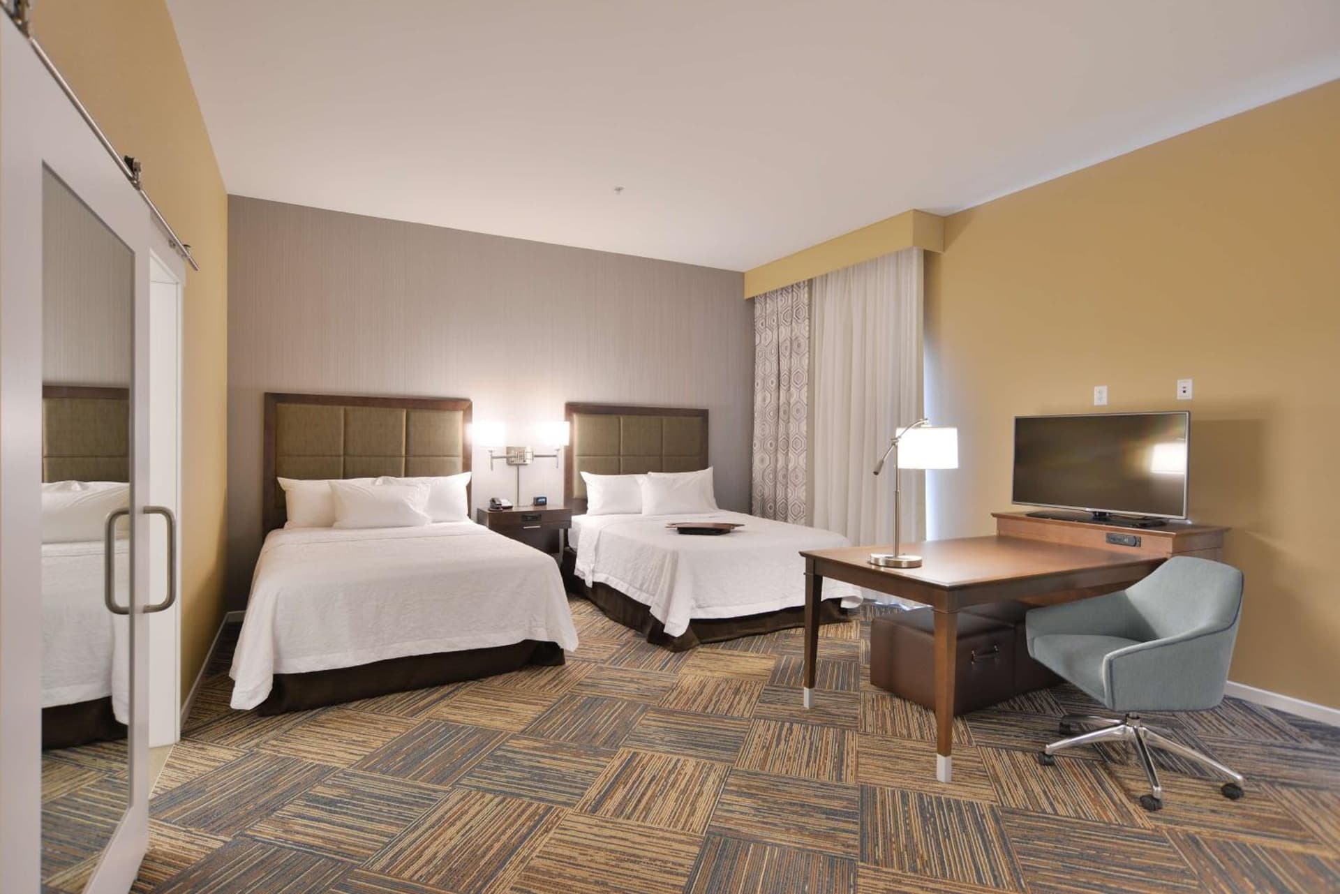 Hampton Inn & Suites Chippewa Falls interior in Chippewa Falls, WI — gallery photo 2
