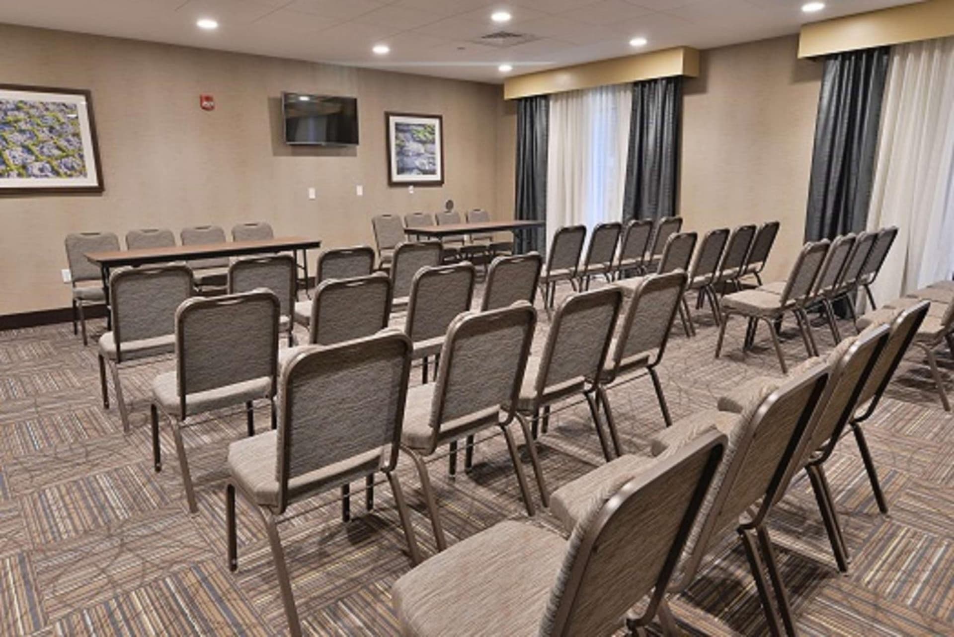 Hampton Inn & Suites Chippewa Falls gallery photo in Chippewa Falls, WI — image 13