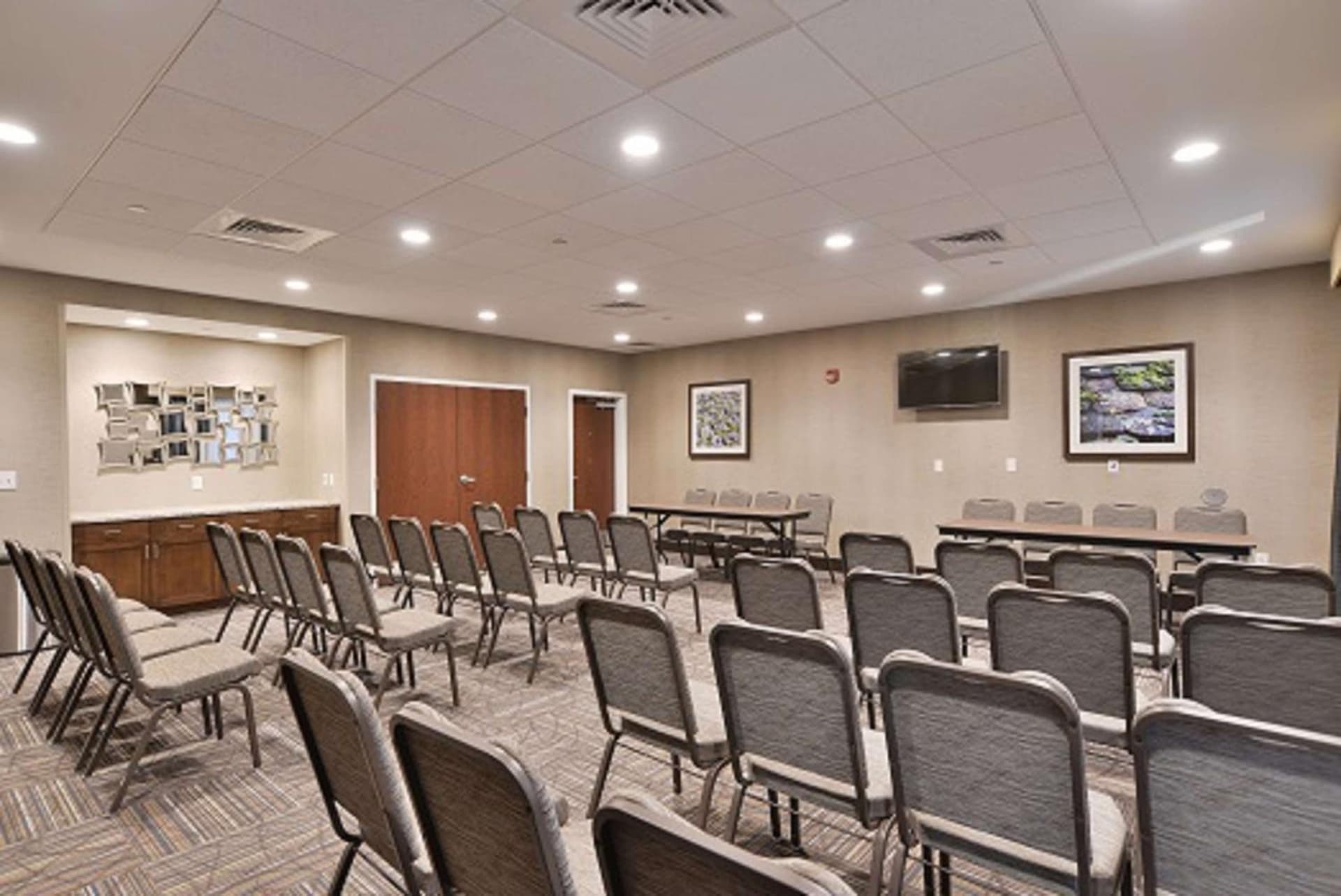 Hampton Inn & Suites Chippewa Falls gallery photo in Chippewa Falls, WI — image 21