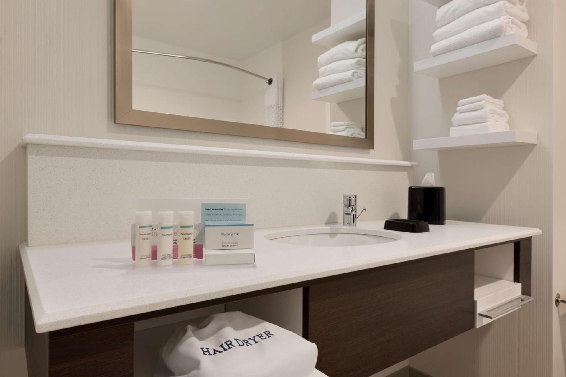 Hampton Inn & Suites Kenosha Pleasant Prairie gallery photo in Kenosha, WI — image 11