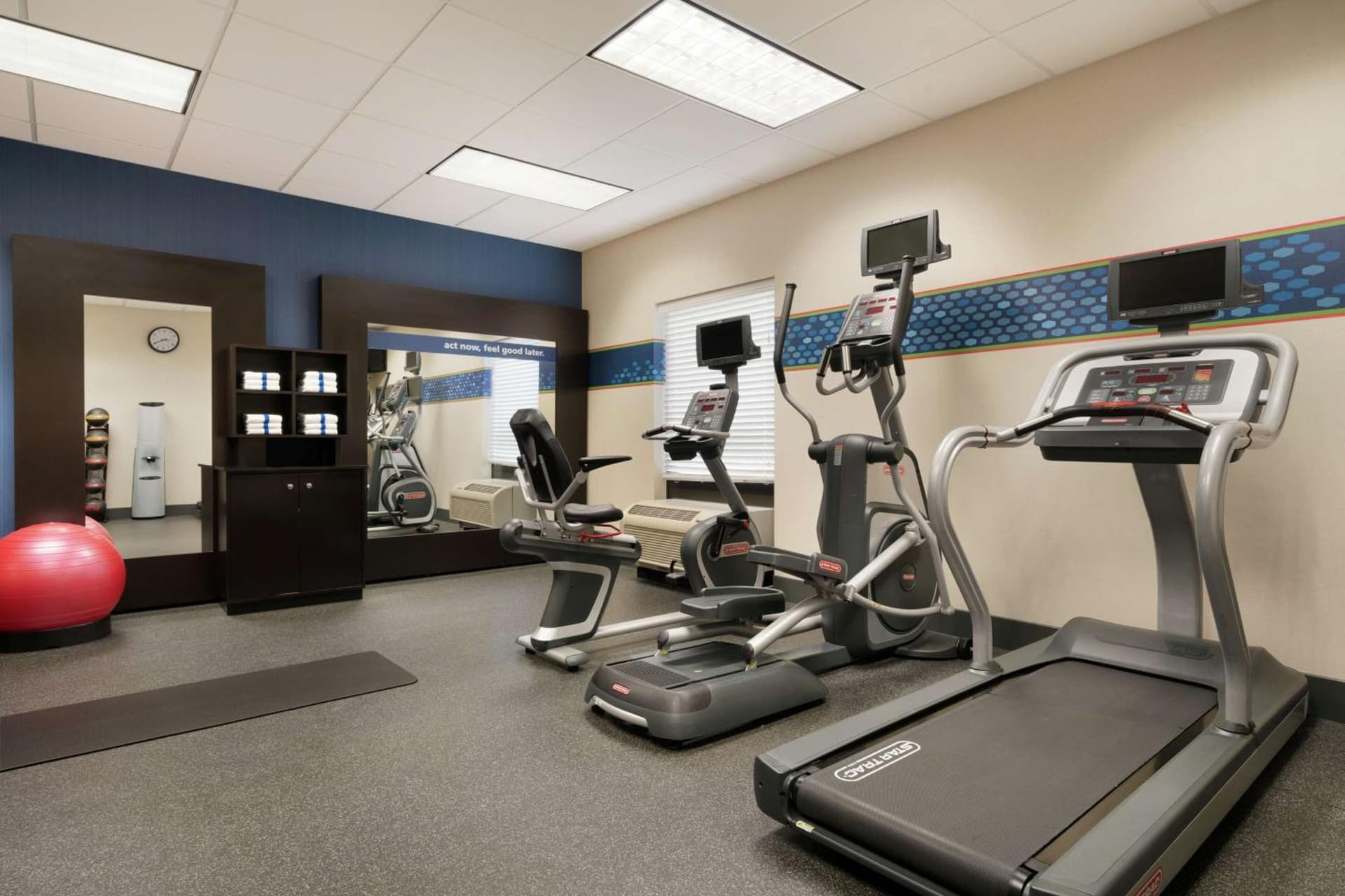 Hampton Inn & Suites Ephrata - Mountain Springs gallery photo in Ephrata, PA — image 9