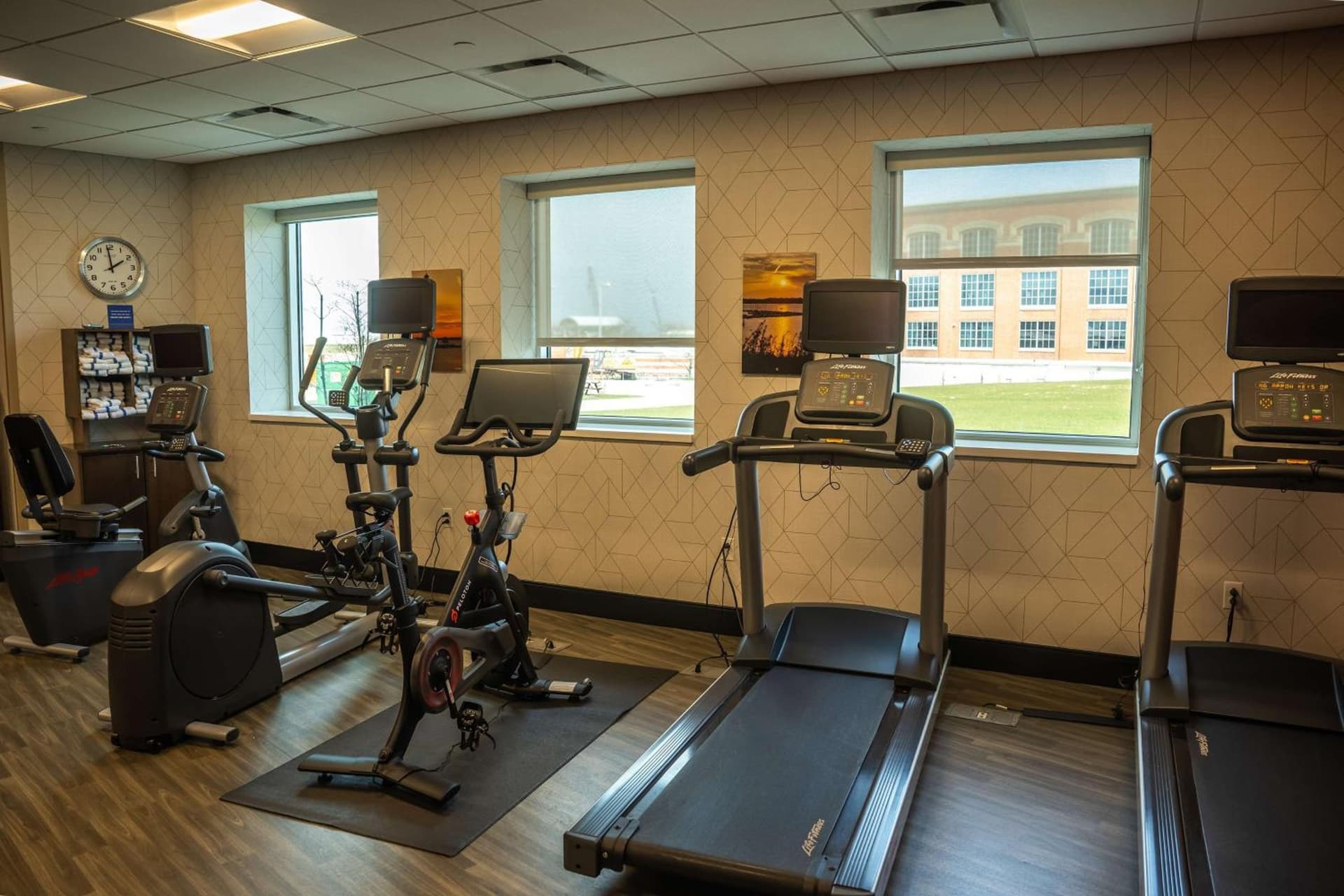 Hampton Inn & Suites Erie Bayfront gallery photo in Erie, PA — image 22