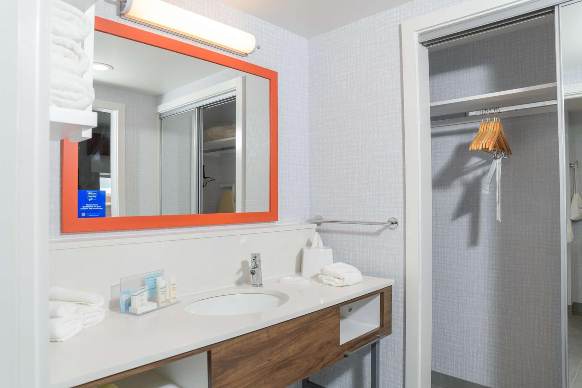 Hampton Inn & Suites Erie Bayfront gallery photo in Erie, PA — image 57