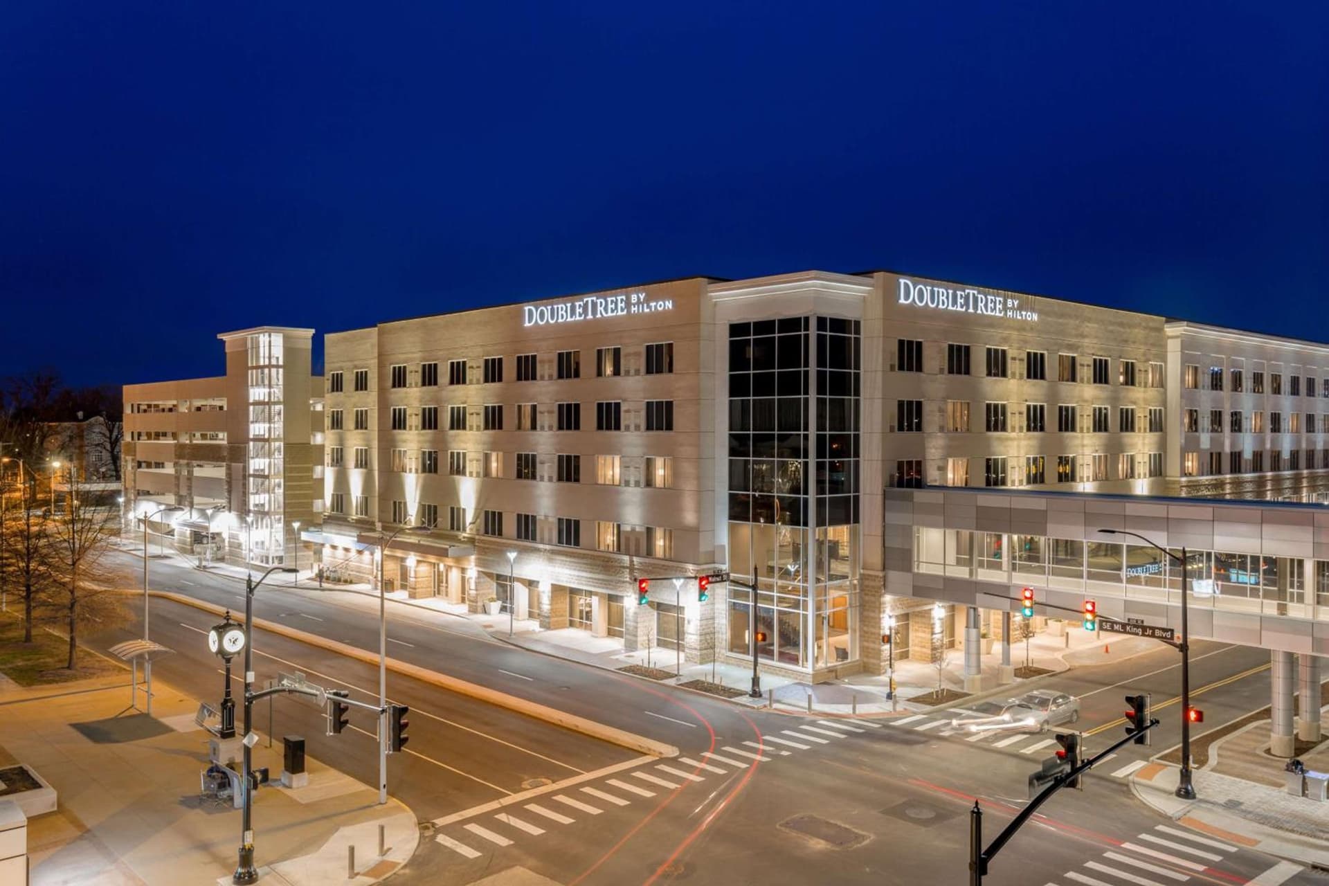 DoubleTree by Hilton Evansville interior in Evansville, IN — gallery photo 2