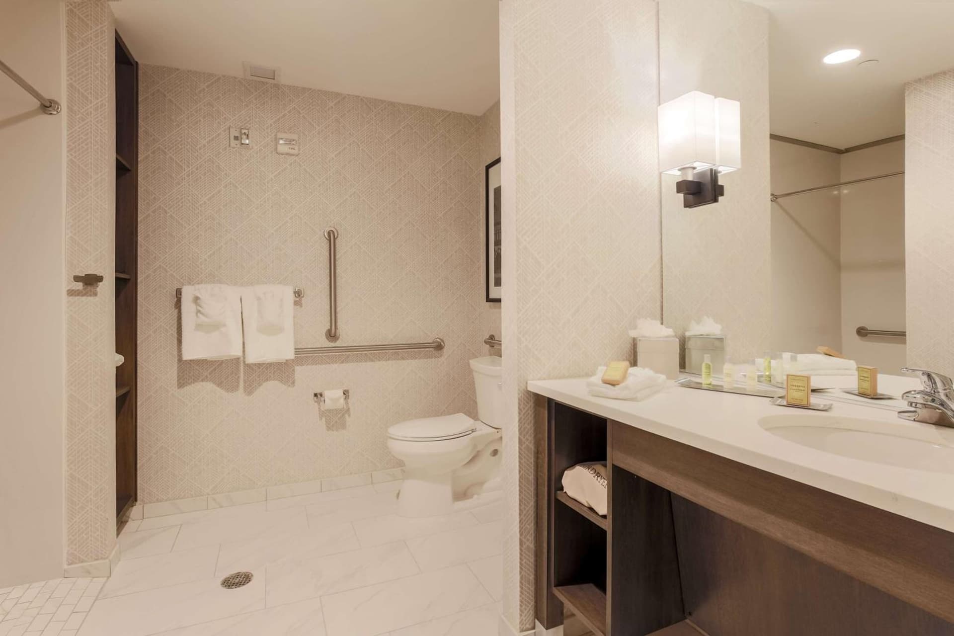 DoubleTree by Hilton Evansville gallery photo in Evansville, IN — image 51