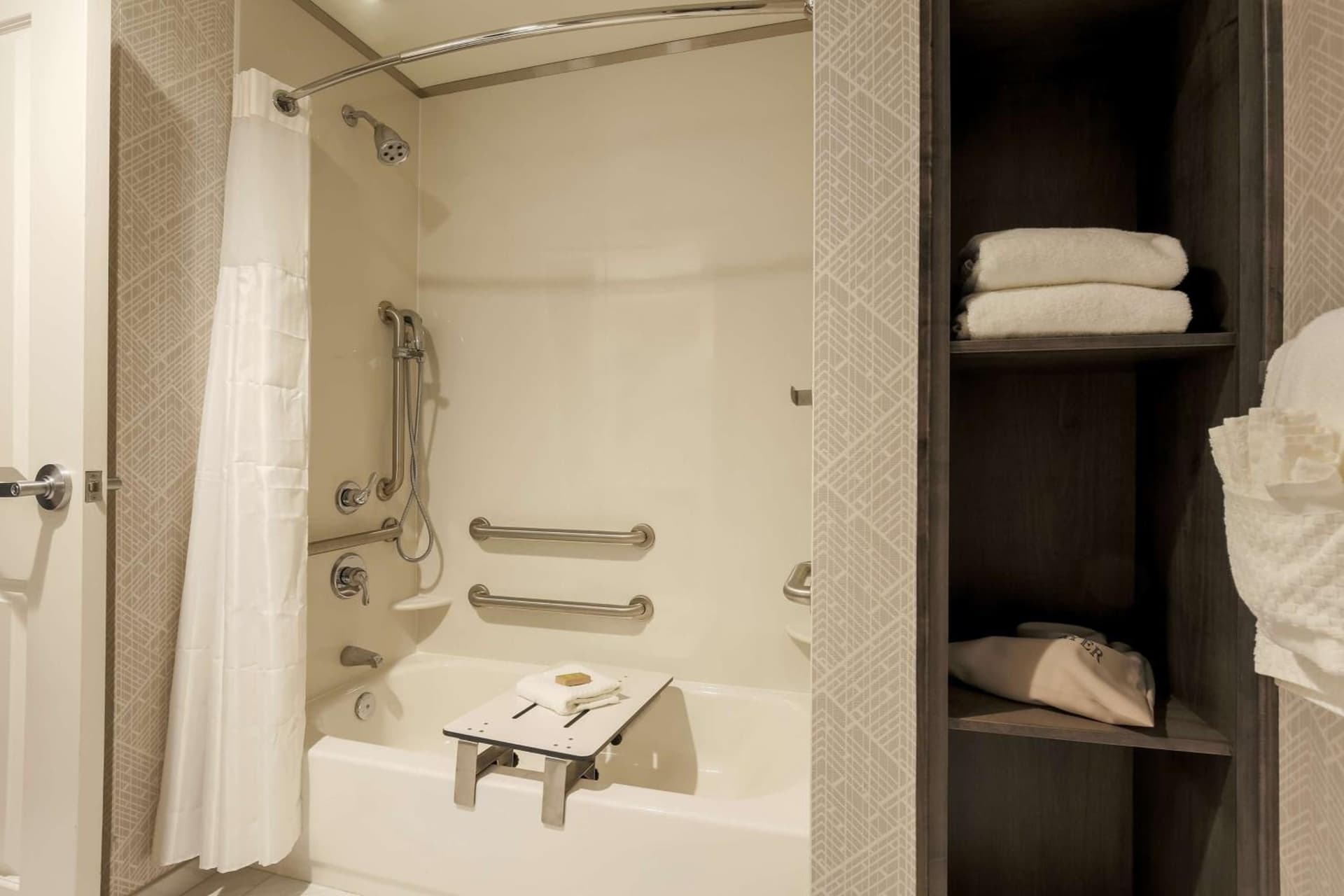 DoubleTree by Hilton Evansville gallery photo in Evansville, IN — image 41