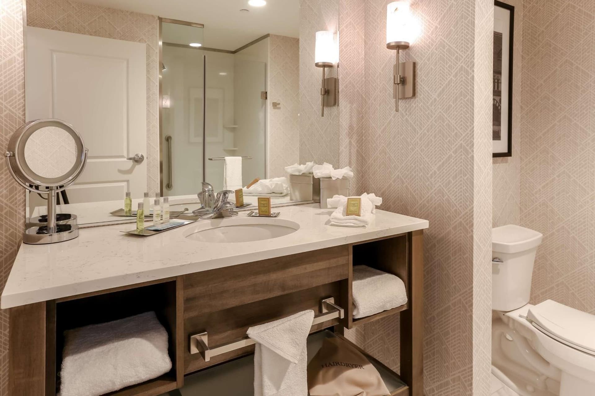 DoubleTree by Hilton Evansville gallery photo in Evansville, IN — image 39