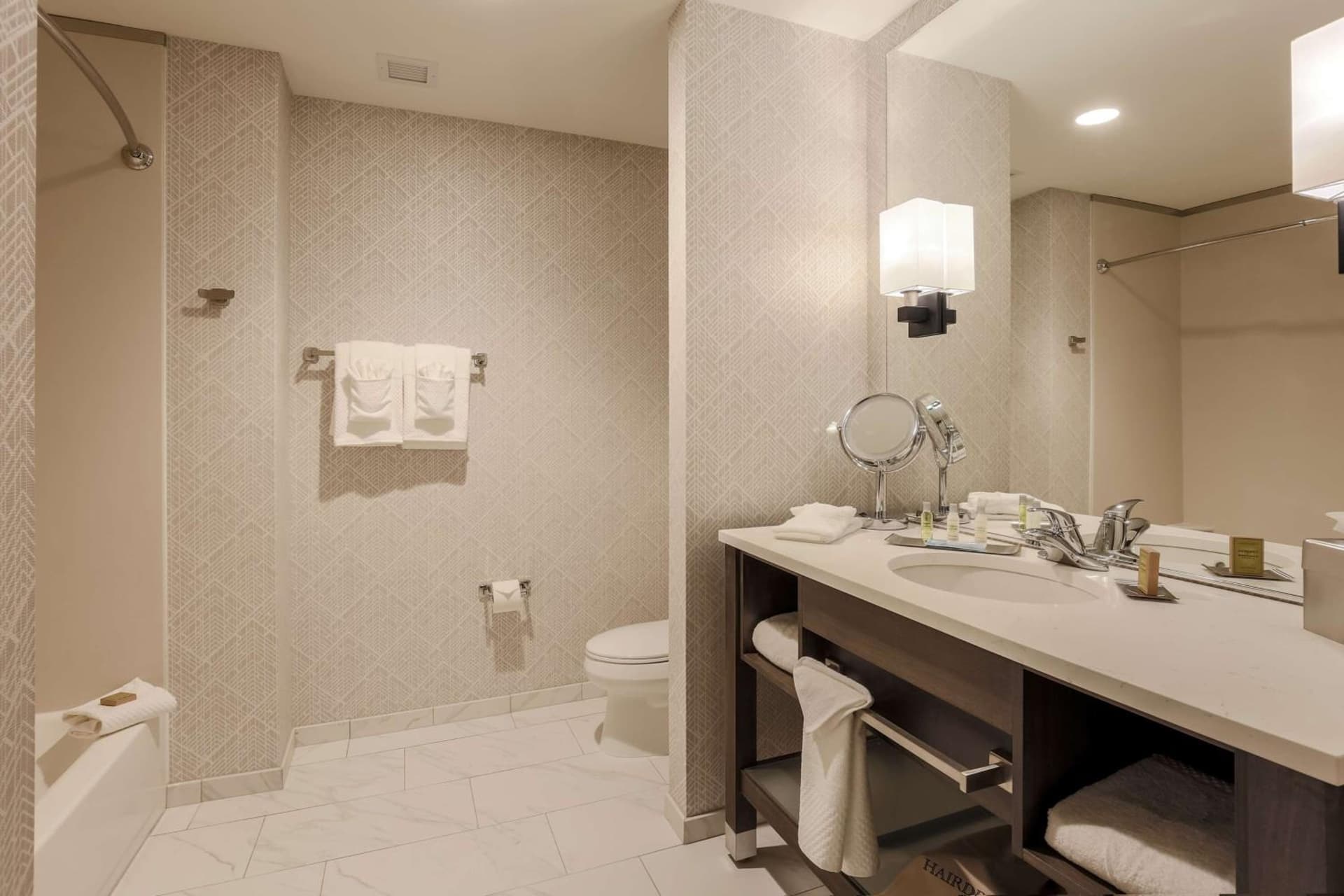 DoubleTree by Hilton Evansville gallery photo in Evansville, IN — image 50