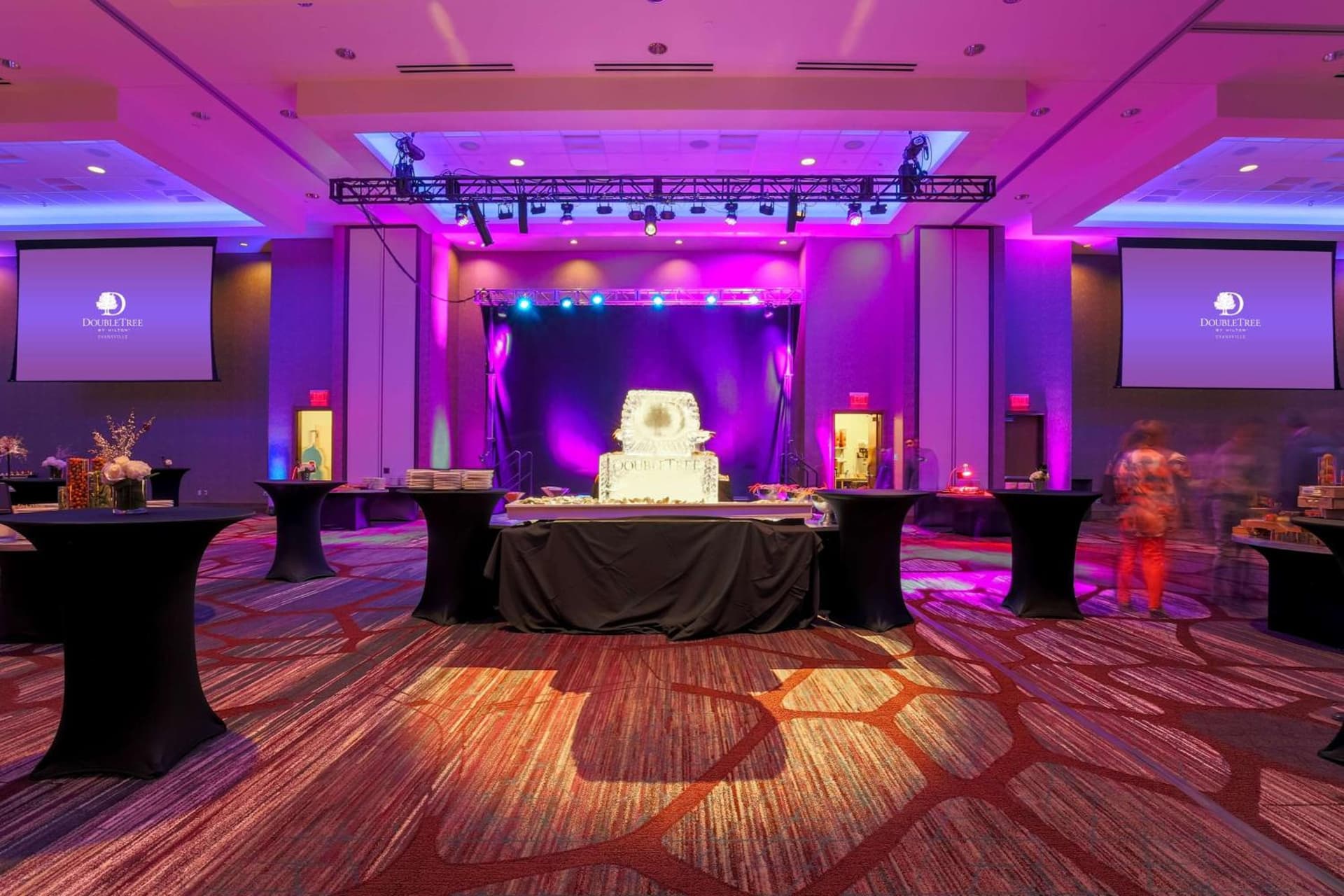 DoubleTree by Hilton Evansville interior in Evansville, IN — gallery photo 2
