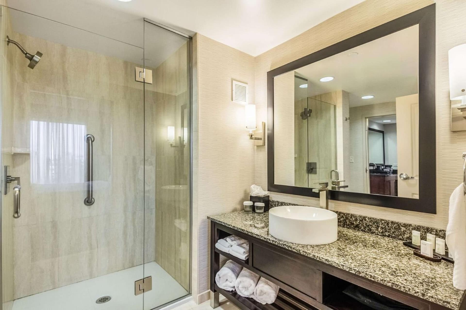 Embassy Suites Newark Airport gallery photo in Elizabeth, NJ — image 29