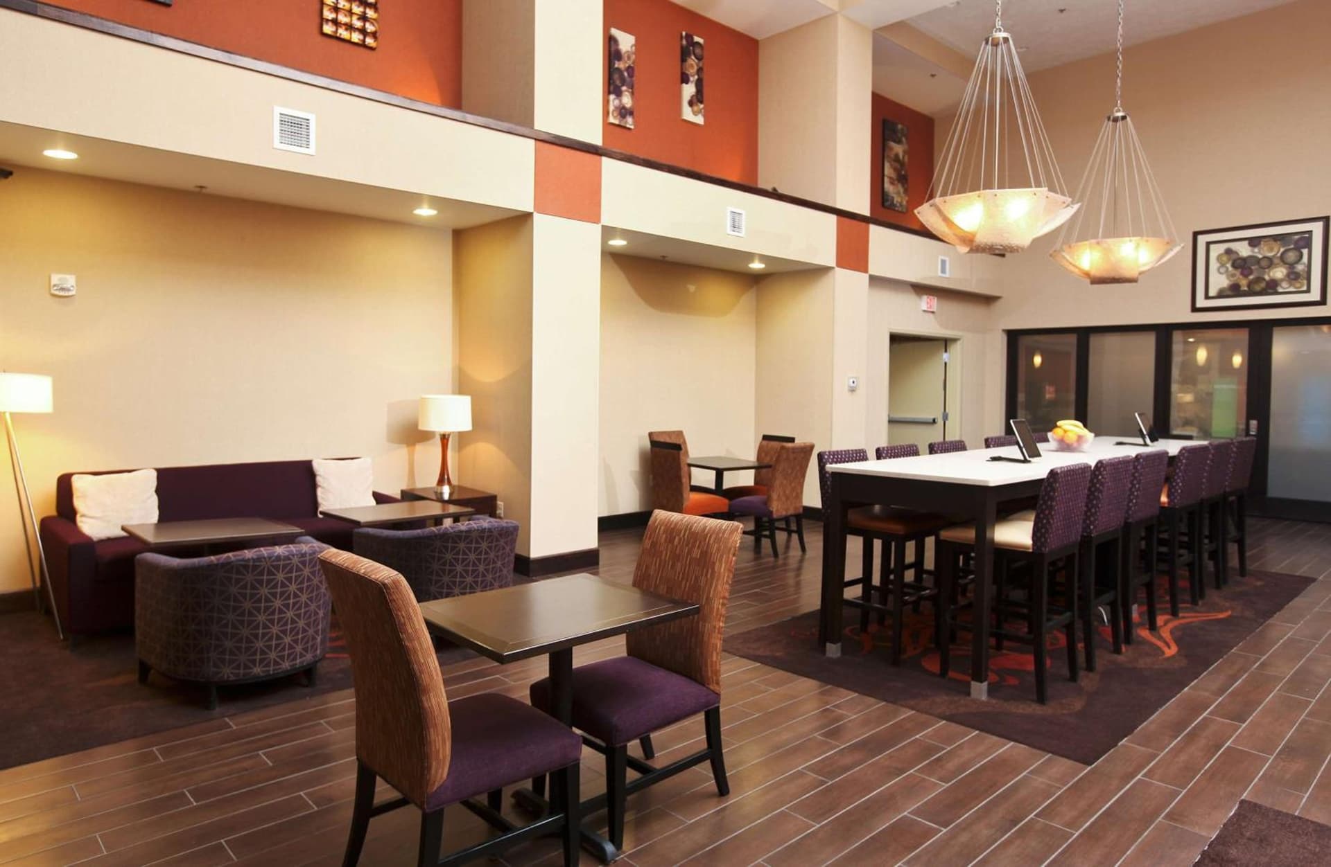 Hampton Inn & Suites Fargo Medical Center interior in Fargo, ND — gallery photo 2