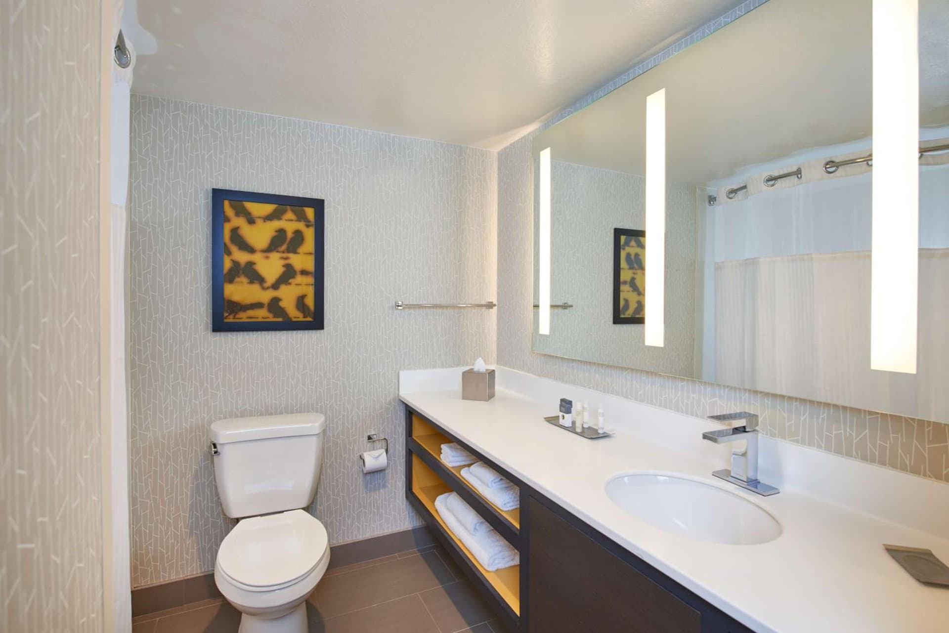 DoubleTree by Hilton Fresno Convention Center interior in Fresno, CA — gallery photo 2