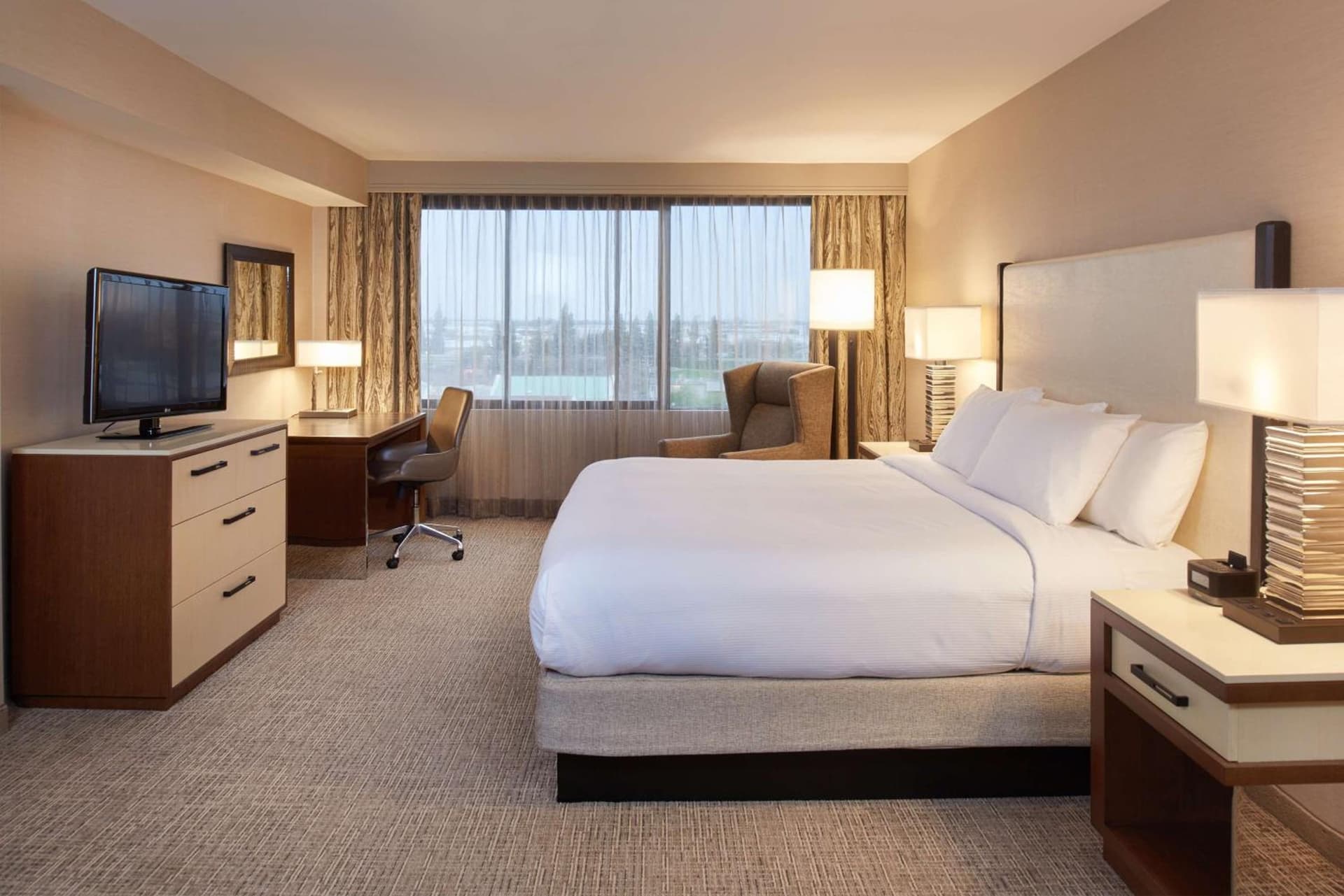 DoubleTree by Hilton Fresno Convention Center property views in Fresno, CA — gallery photo 3