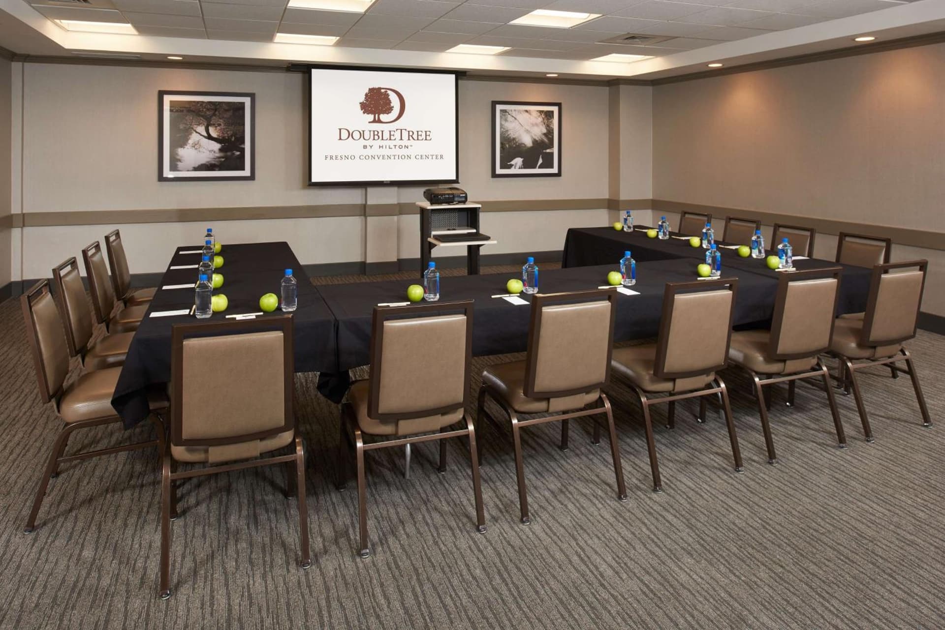 DoubleTree by Hilton Fresno Convention Center interior in Fresno, CA — gallery photo 2