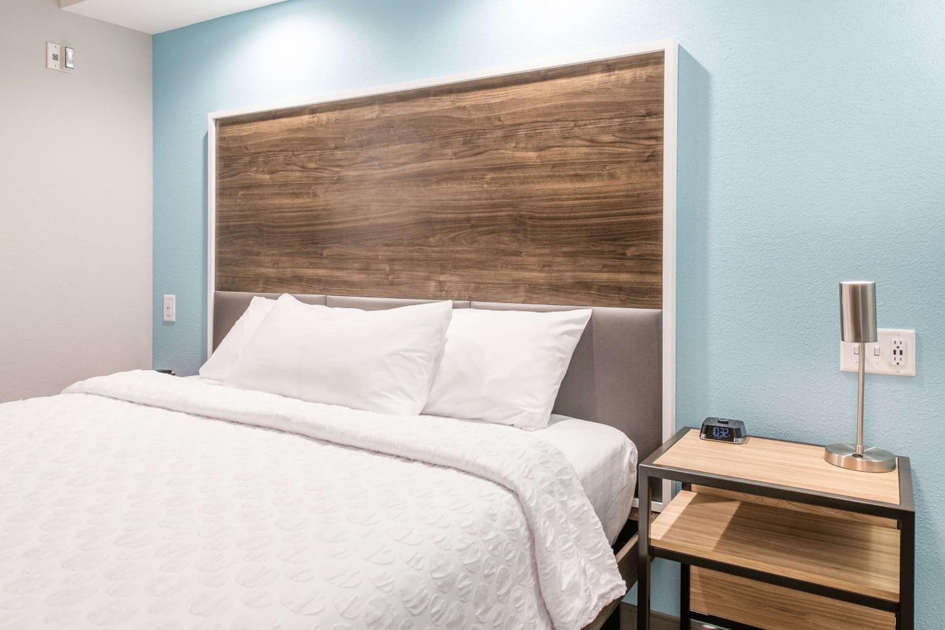 Tru by Hilton Fayetteville I-95 interior in Fayetteville, NC — gallery photo 2