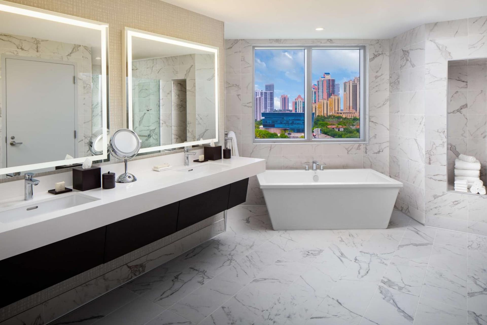 Hilton Miami Aventura interior in Aventura, FL — gallery photo 2