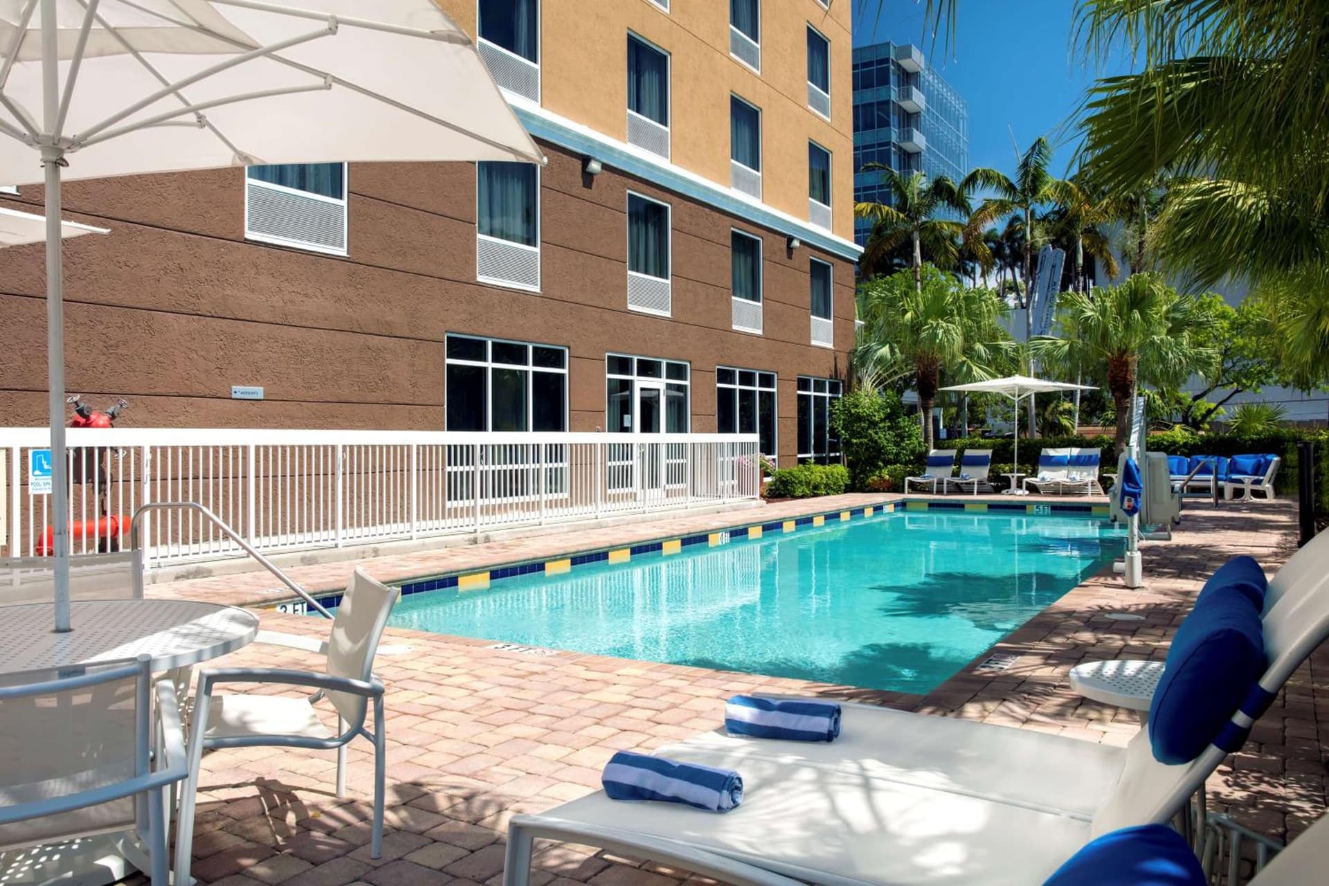 Hampton Inn Hallandale Beach-Aventura gallery photo in Hollywood, FL — image 8