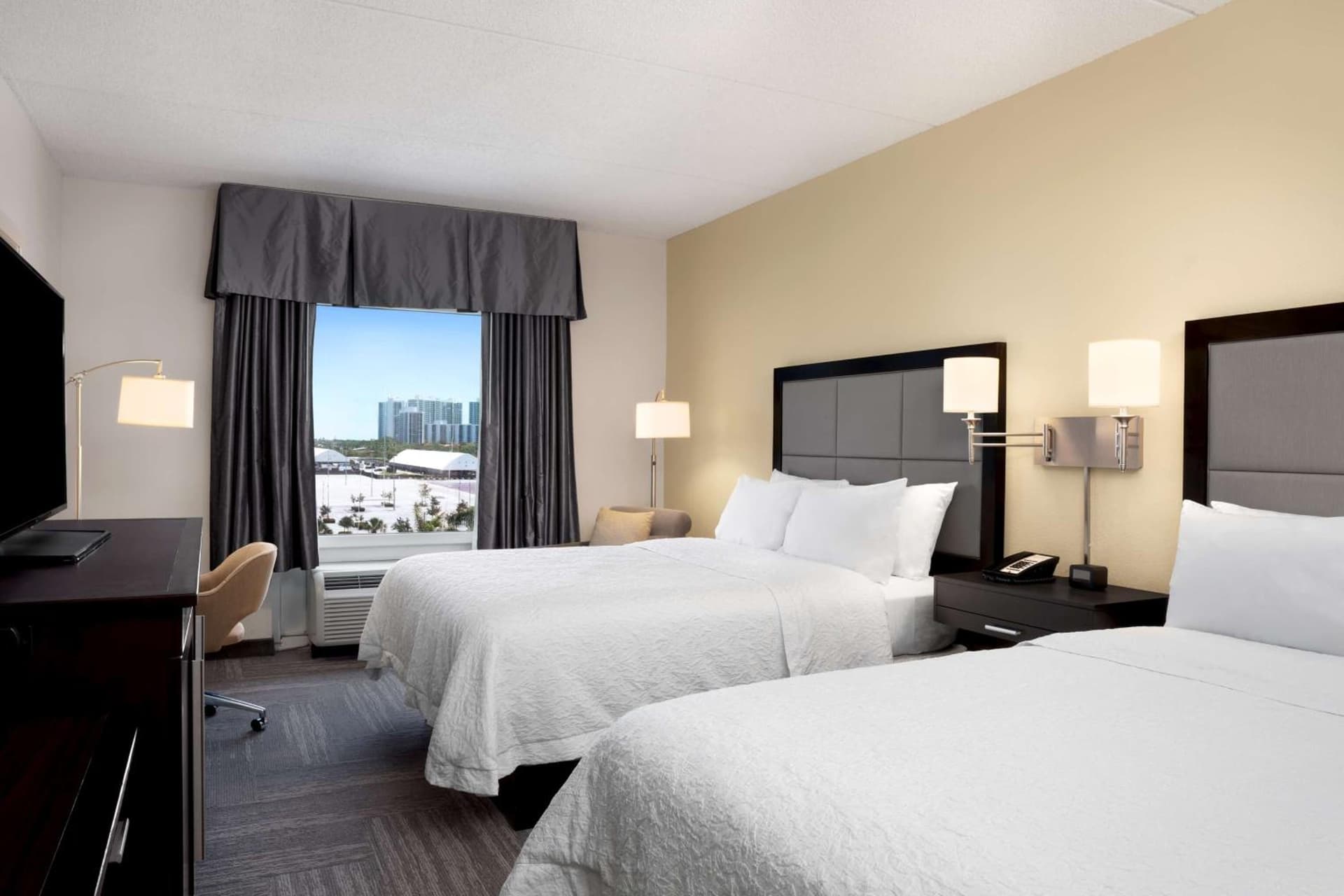 Hampton Inn Hallandale Beach-Aventura gallery photo in Hollywood, FL — image 11