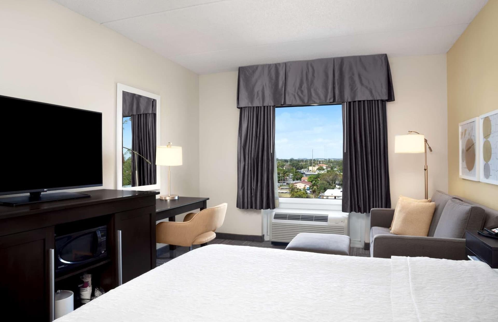 Hampton Inn Hallandale Beach-Aventura gallery photo in Hollywood, FL — image 19
