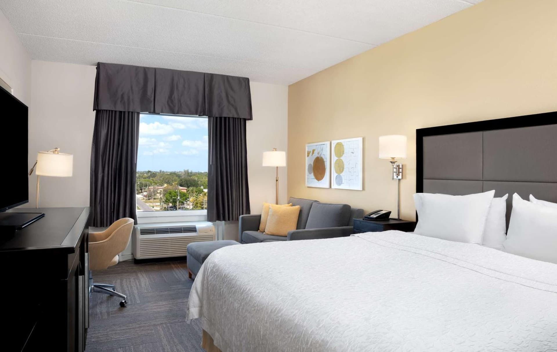 Hampton Inn Hallandale Beach-Aventura gallery photo in Hollywood, FL — image 14