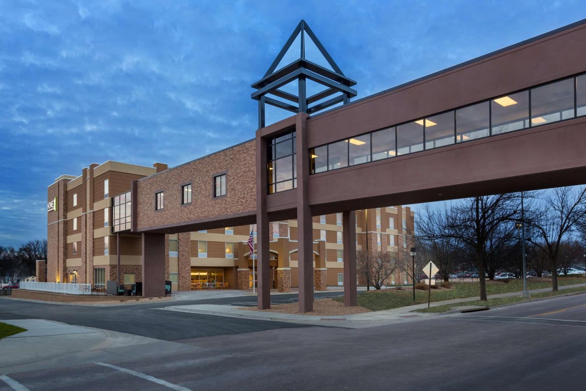 Home2 Suites by Hilton Sioux Falls Sanford Medical Center interior in Sioux Falls, SD — gallery photo 2