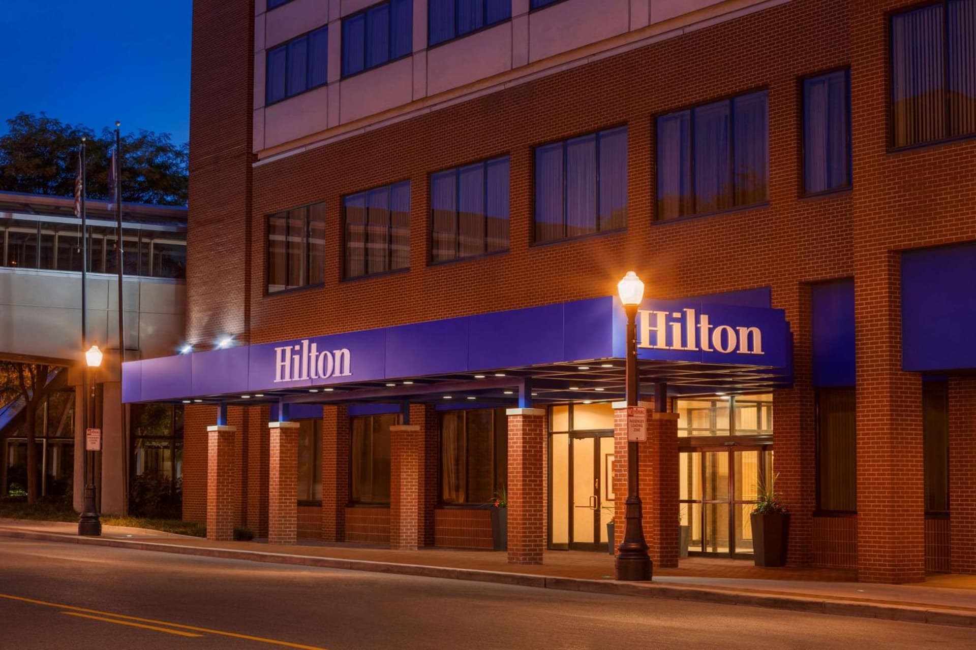 Hilton Fort Wayne at the Grand Wayne Convention Center interior in Fort Wayne, IN — gallery photo 2
