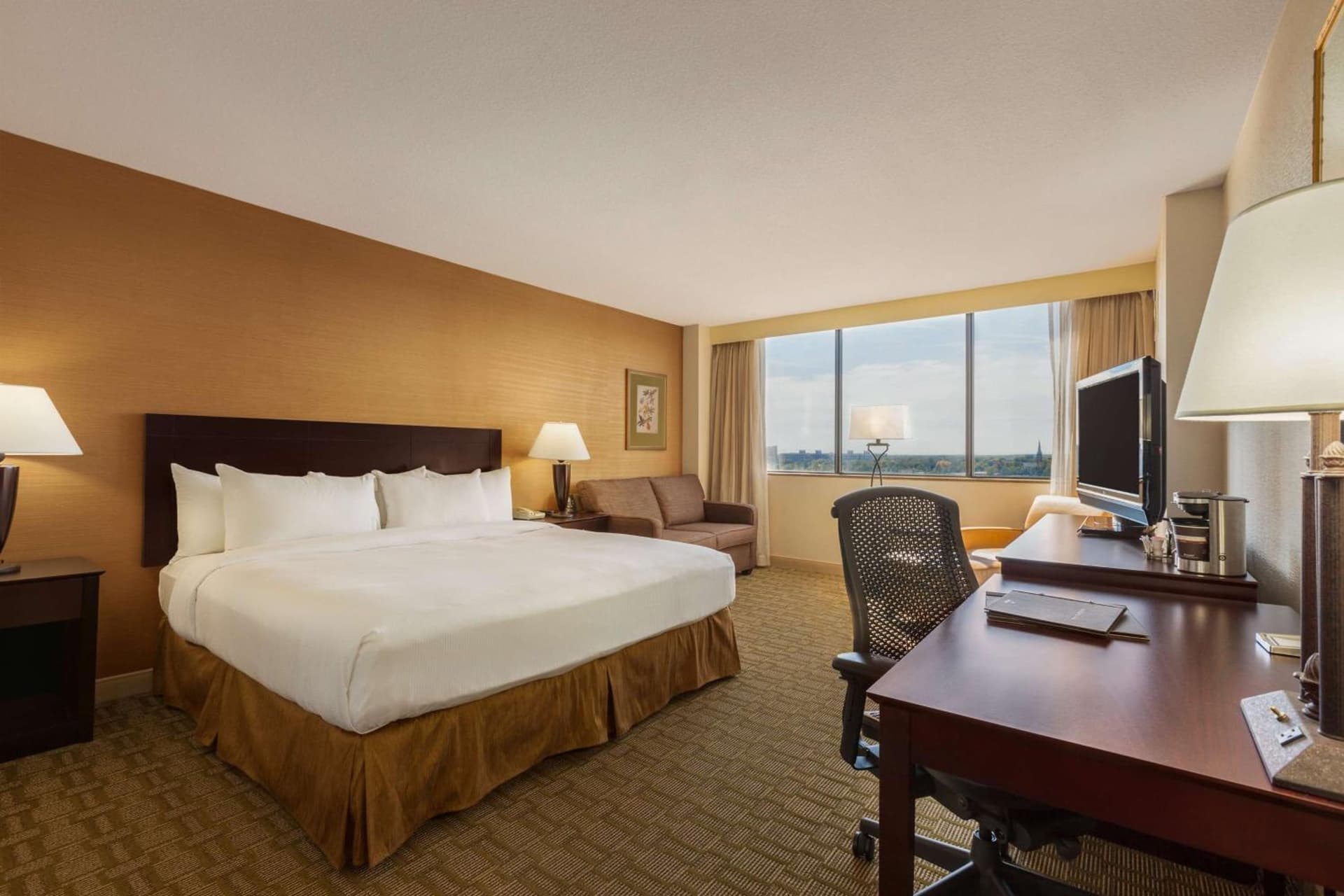Hilton Fort Wayne at the Grand Wayne Convention Center gallery photo in Fort Wayne, IN — image 24