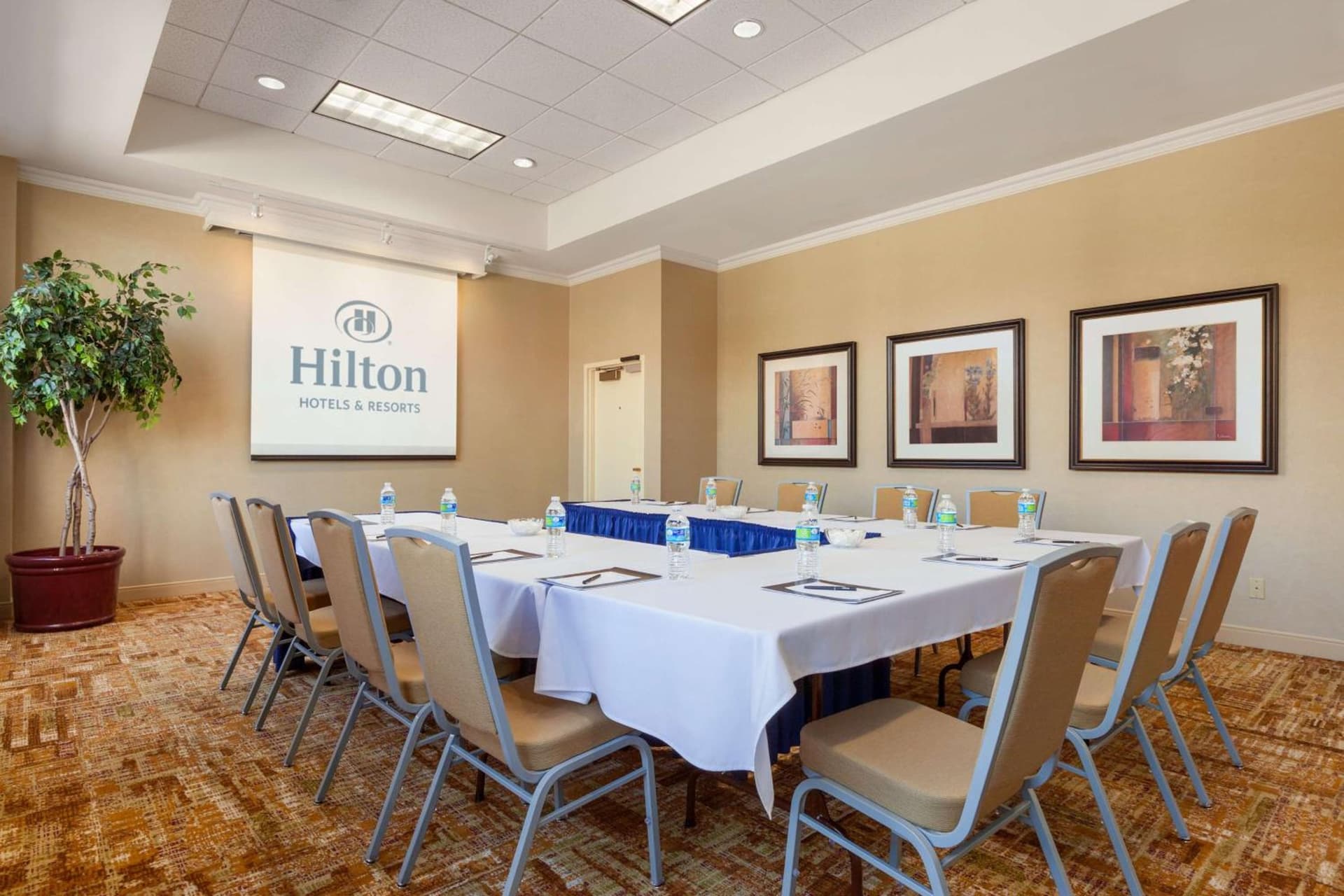 Hilton Fort Wayne at the Grand Wayne Convention Center interior in Fort Wayne, IN — gallery photo 2