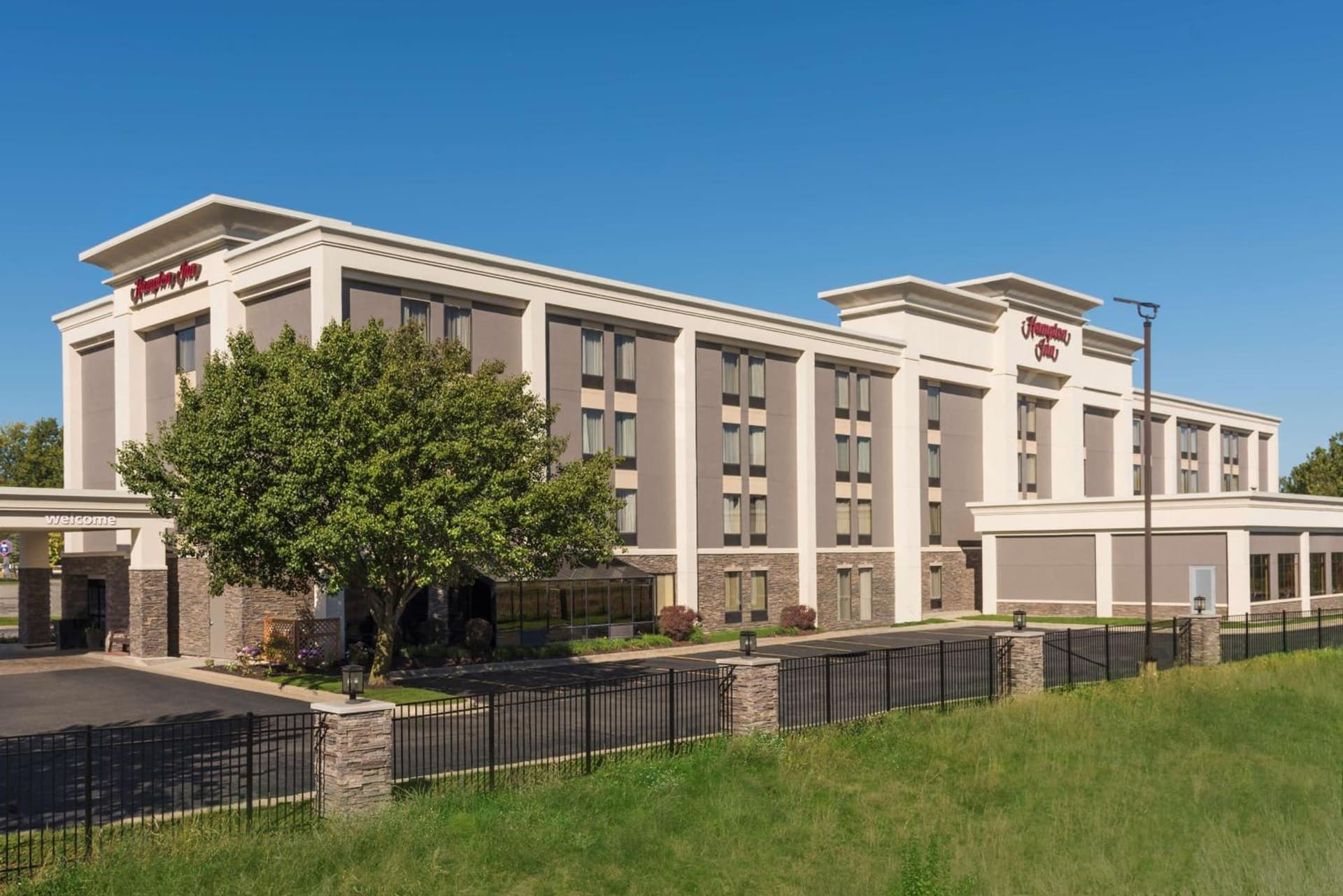 Hampton Inn Grand Rapids-South property views in Wyoming, MI — gallery photo 3